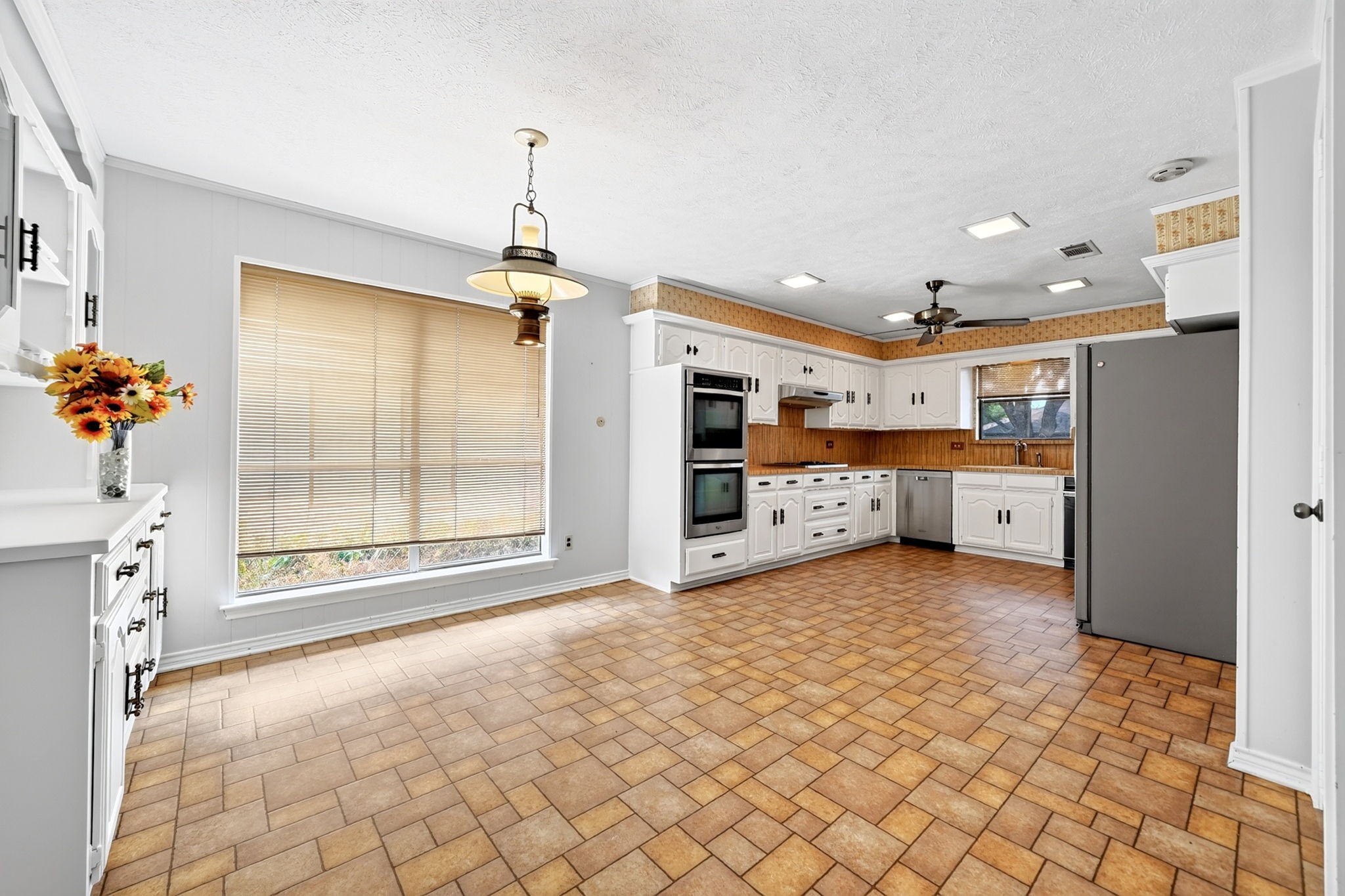 10130 Woodlake Drive