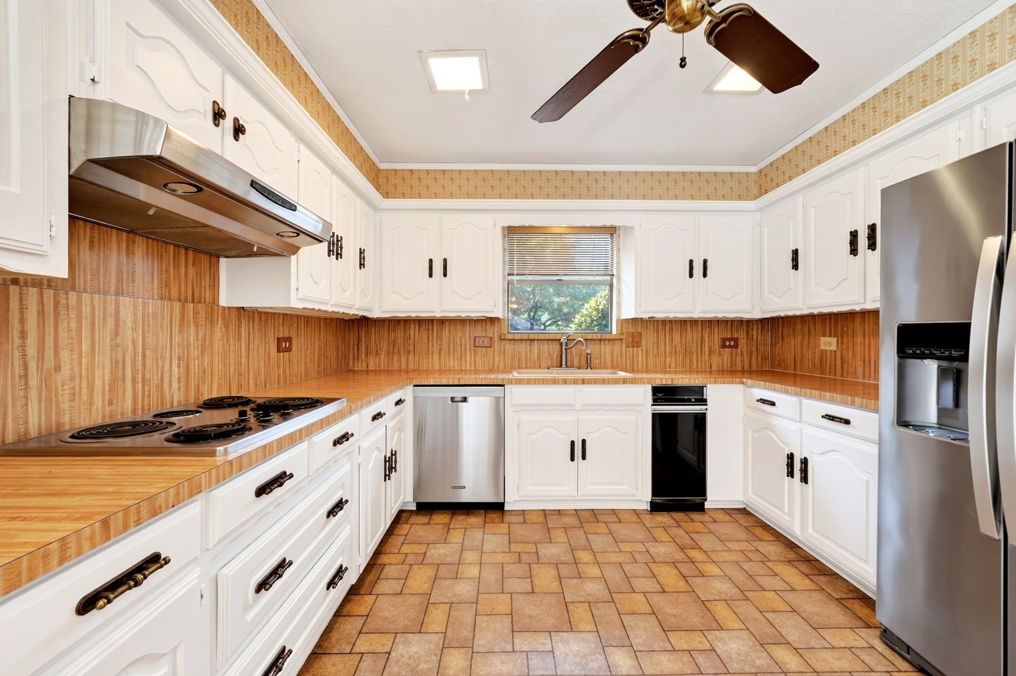 10130 Woodlake Drive