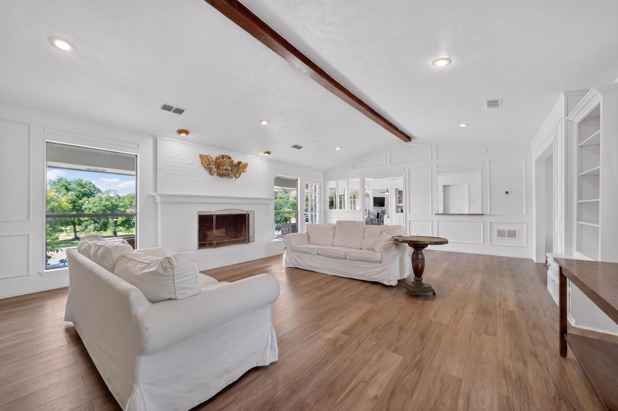 12 Meadowlake Drive