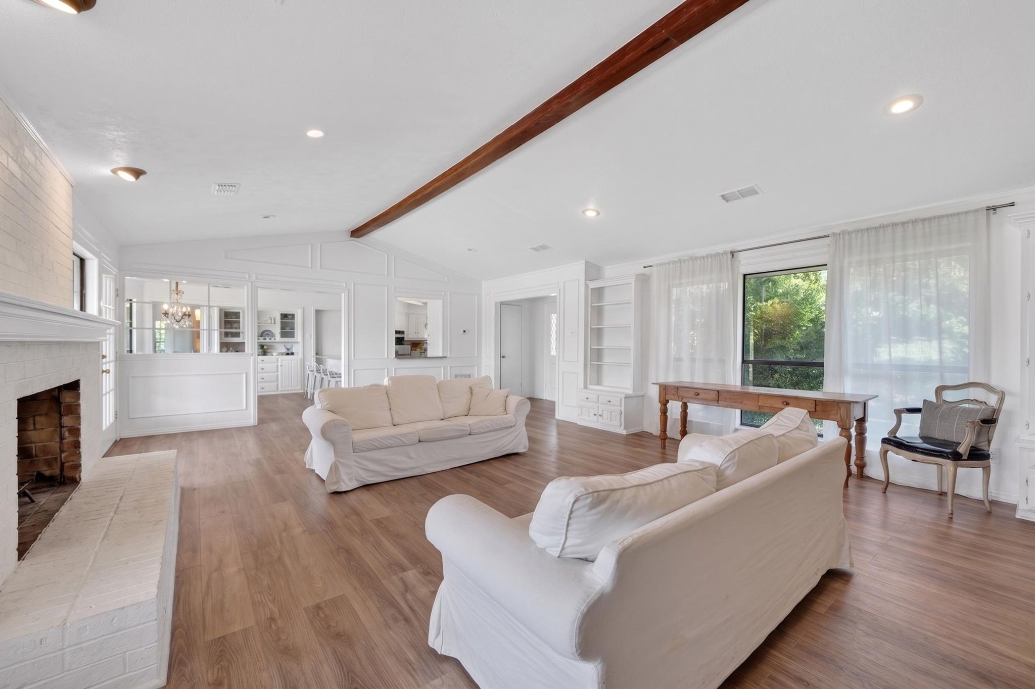 12 Meadowlake Drive