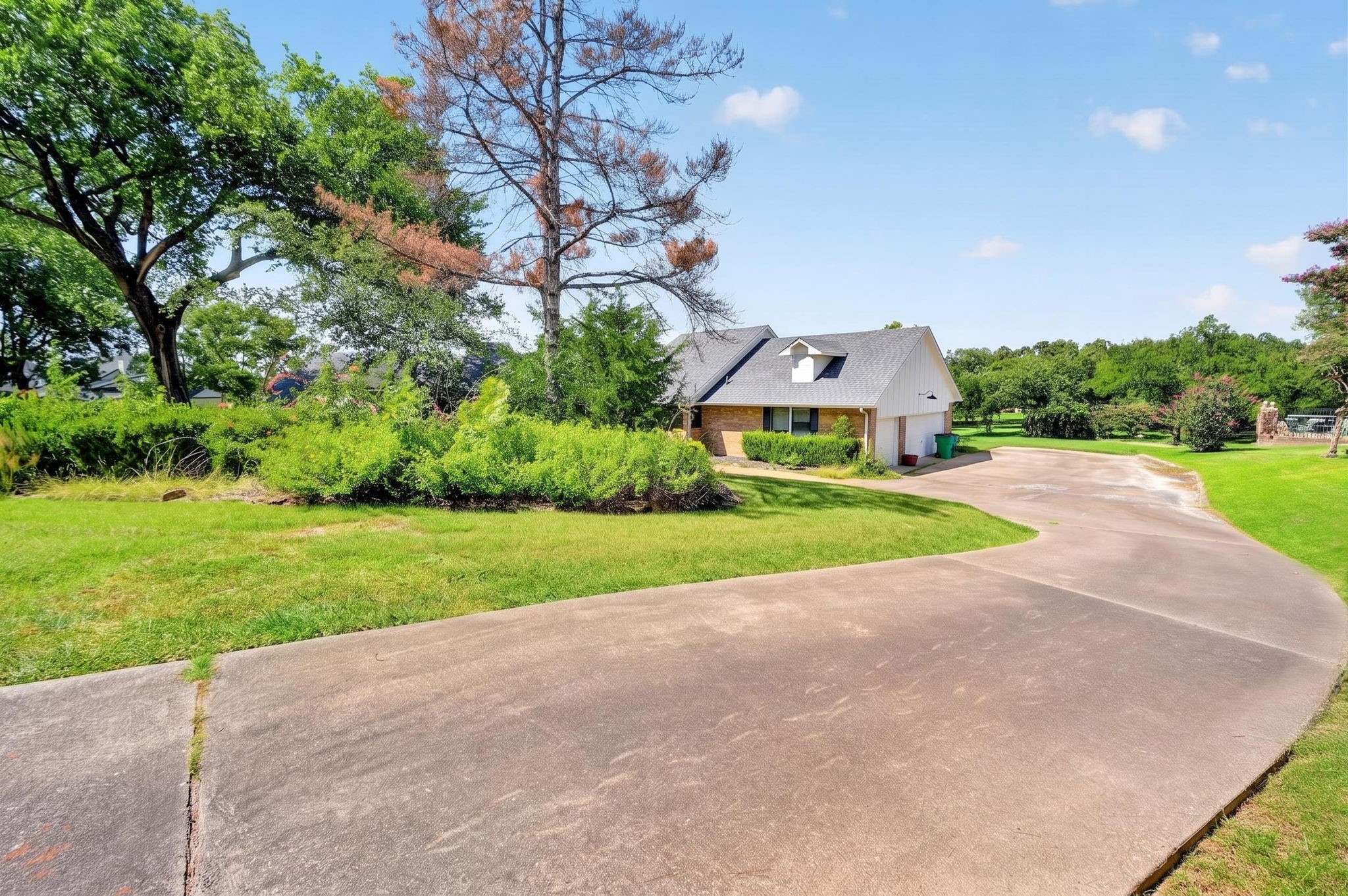 12 Meadowlake Drive