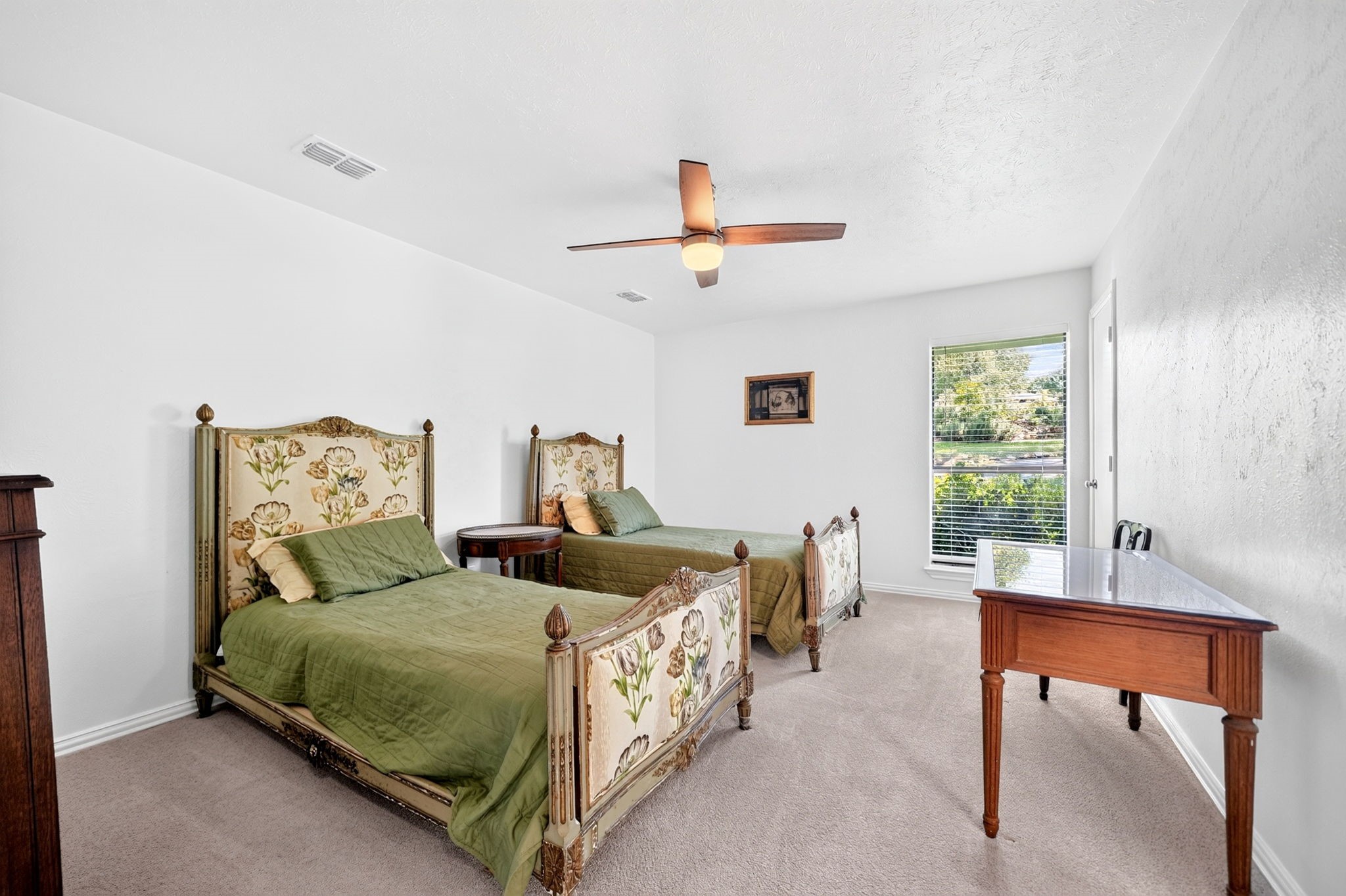 12 Meadowlake Drive