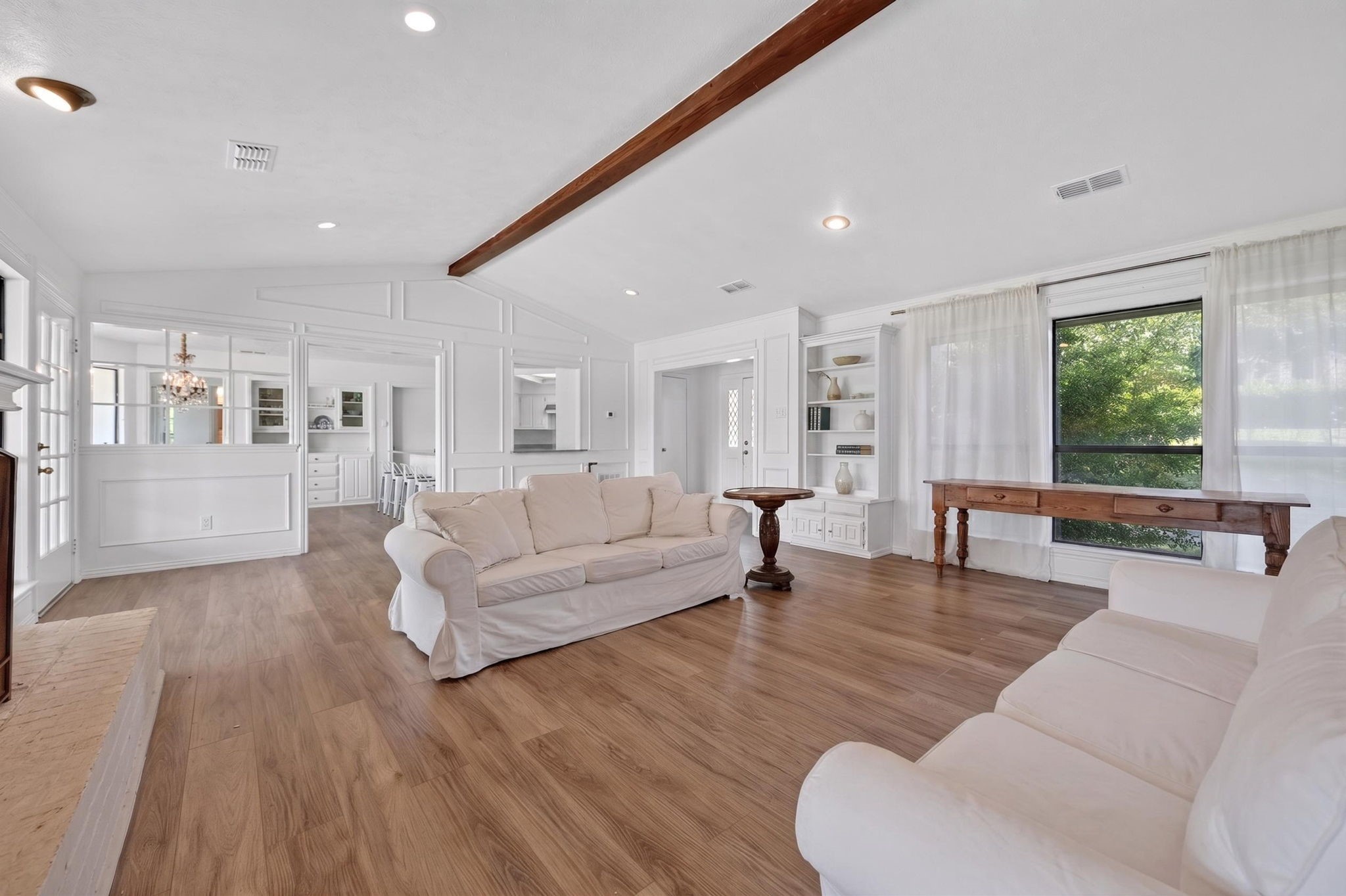 12 Meadowlake Drive