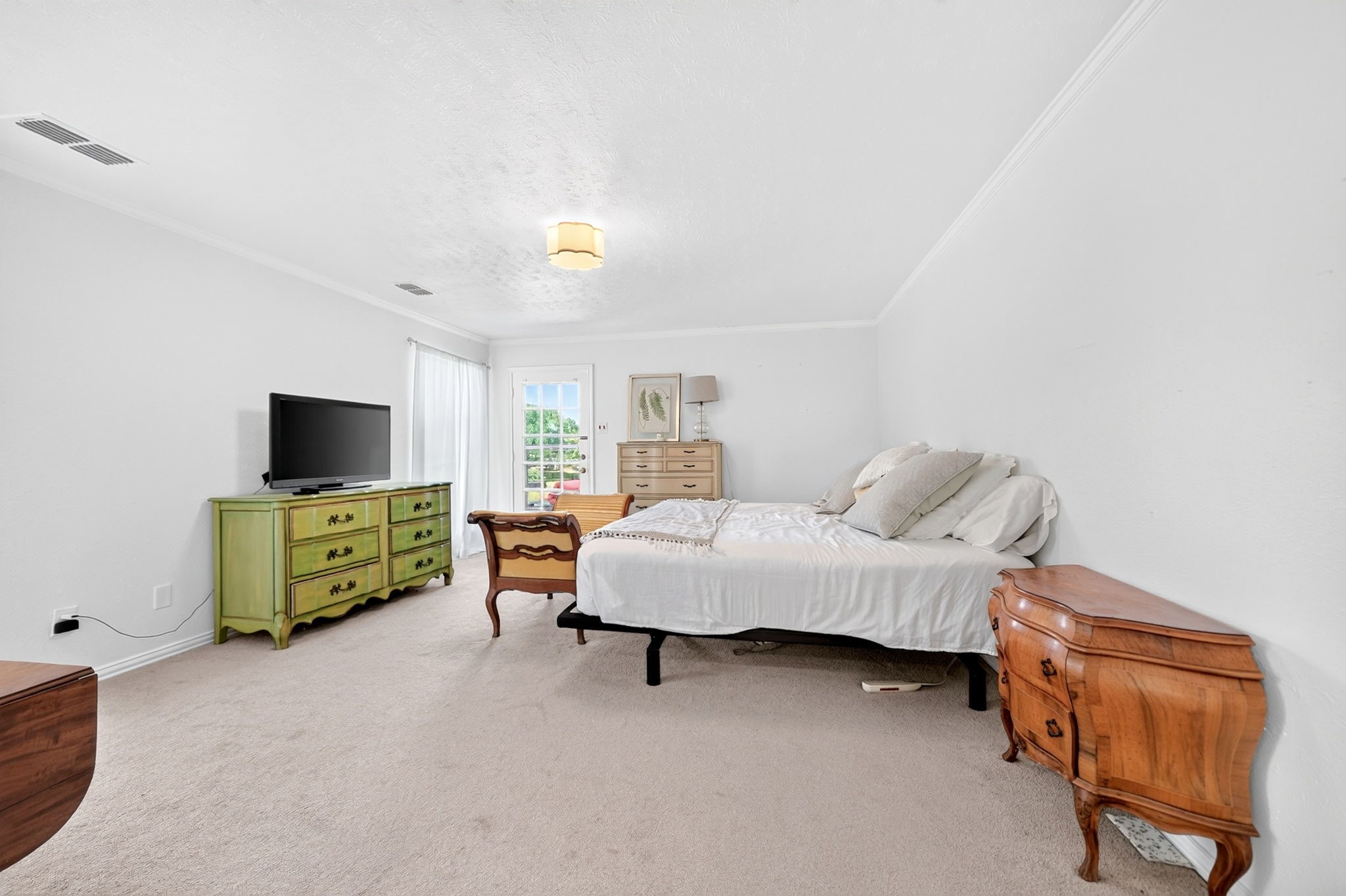 12 Meadowlake Drive