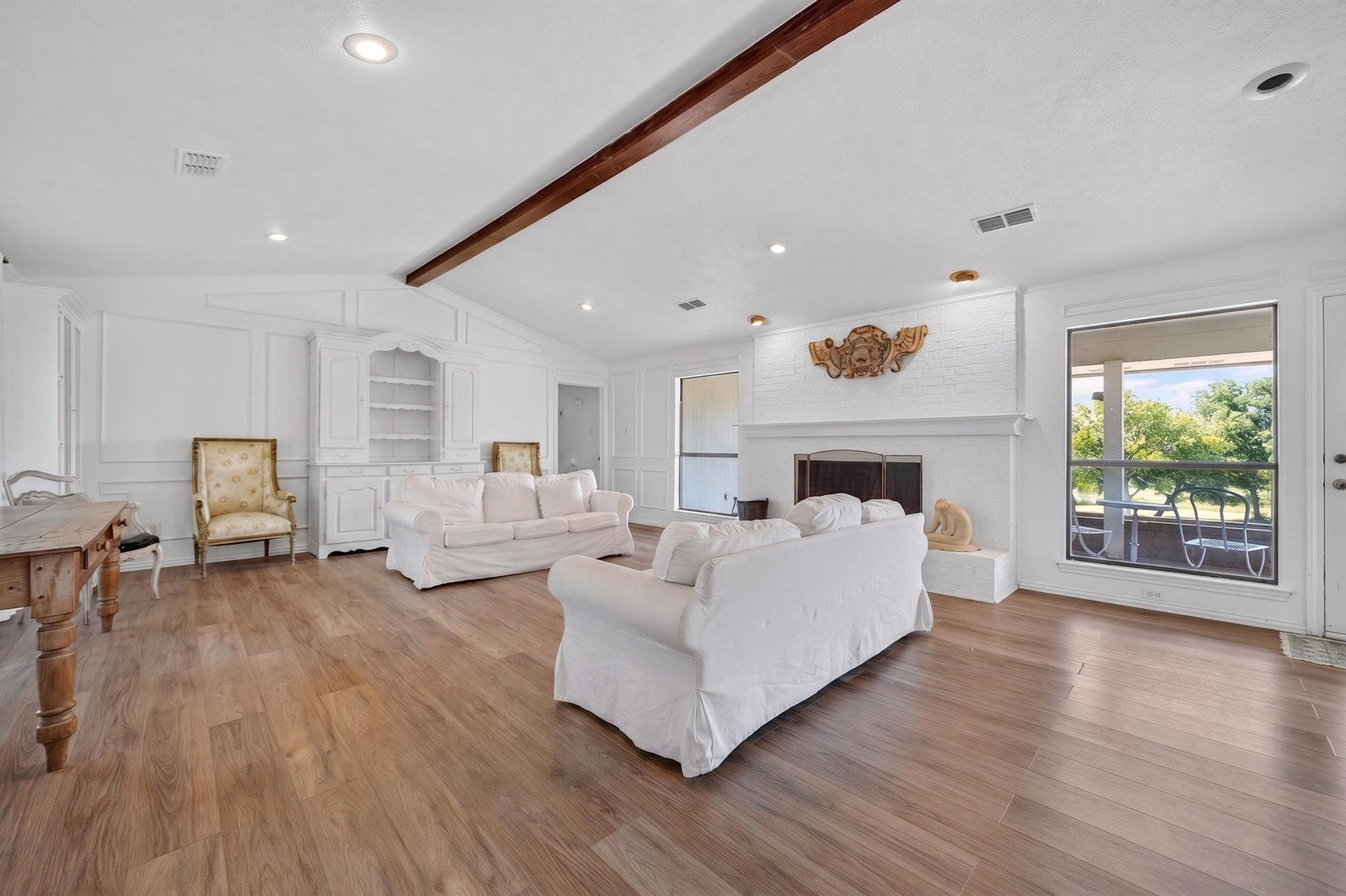 12 Meadowlake Drive