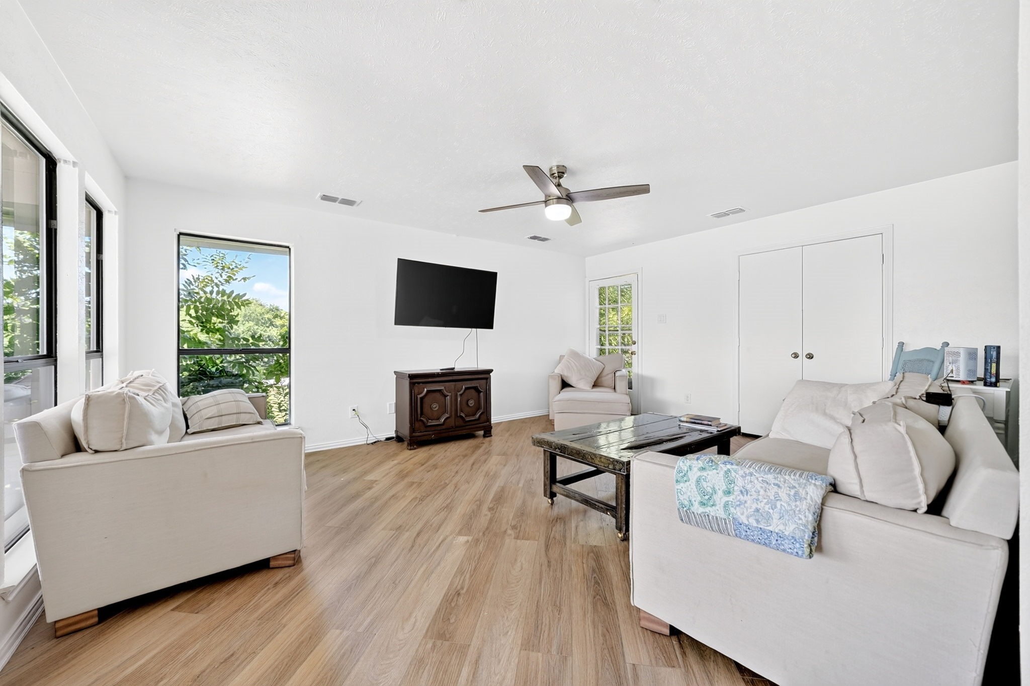 12 Meadowlake Drive
