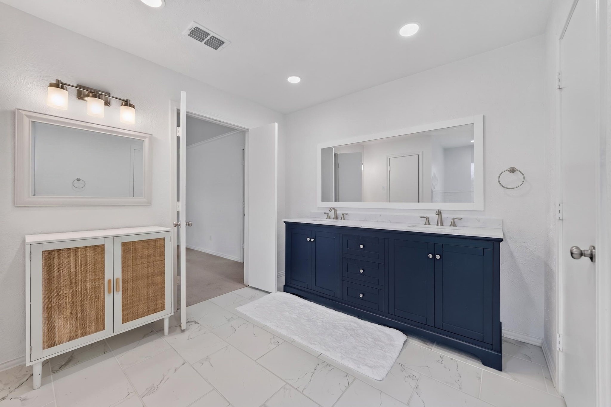 12 Meadowlake Drive