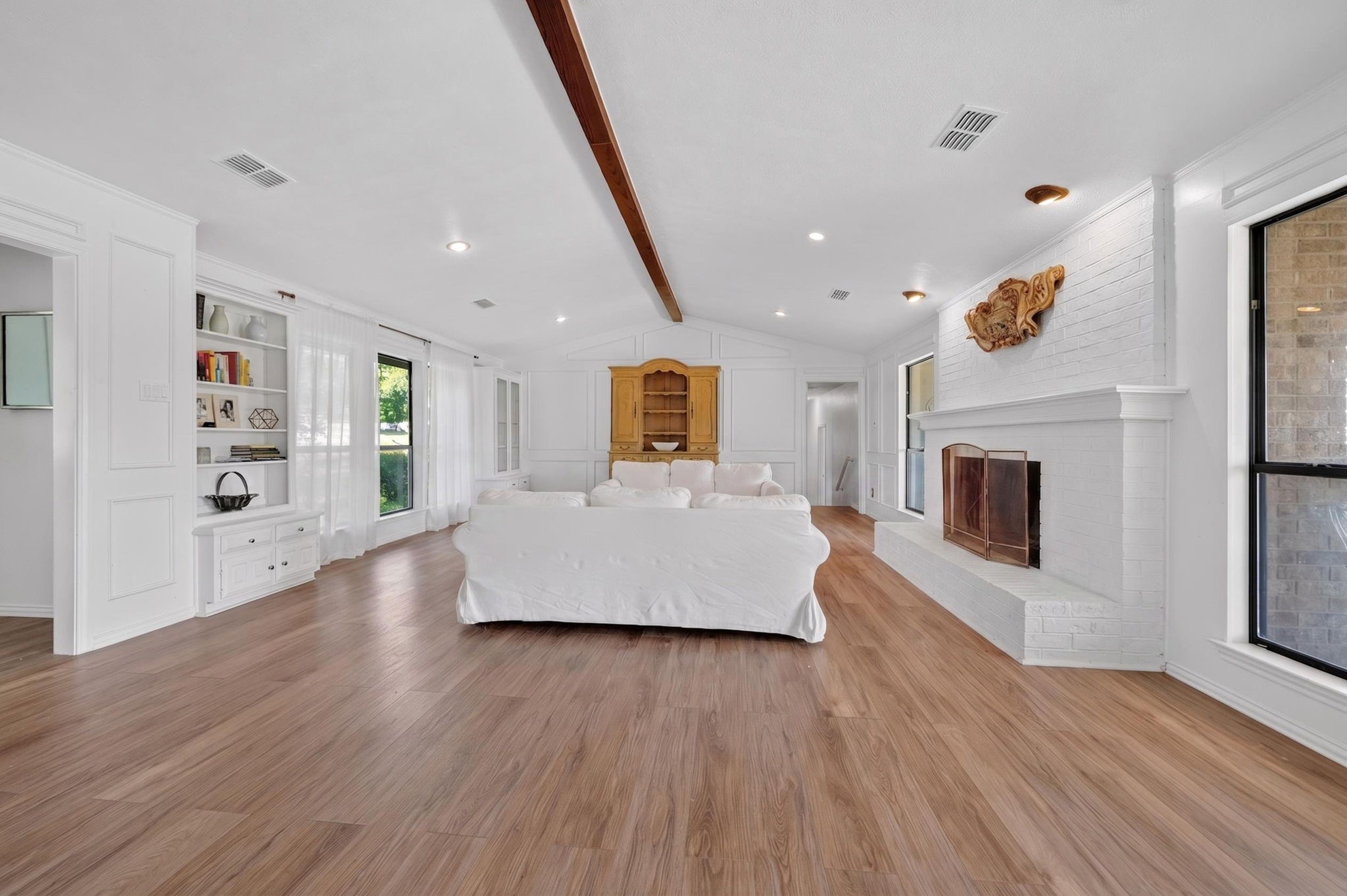 12 Meadowlake Drive