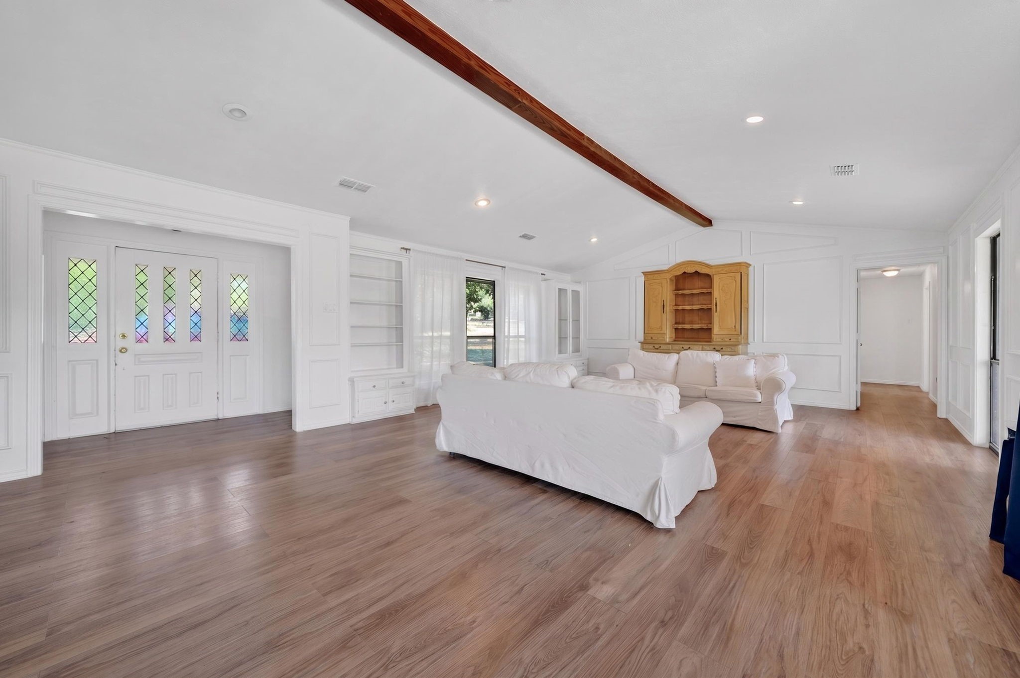 12 Meadowlake Drive