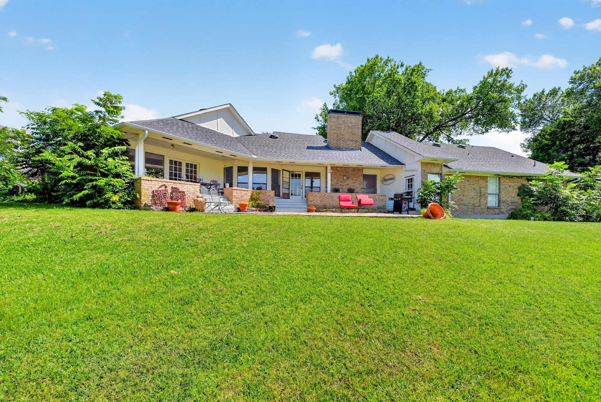 12 Meadowlake Drive