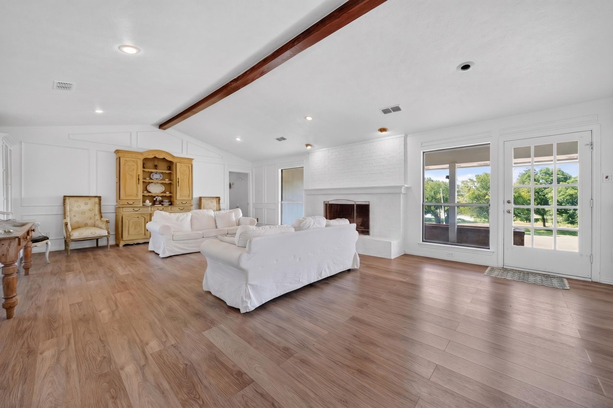 12 Meadowlake Drive