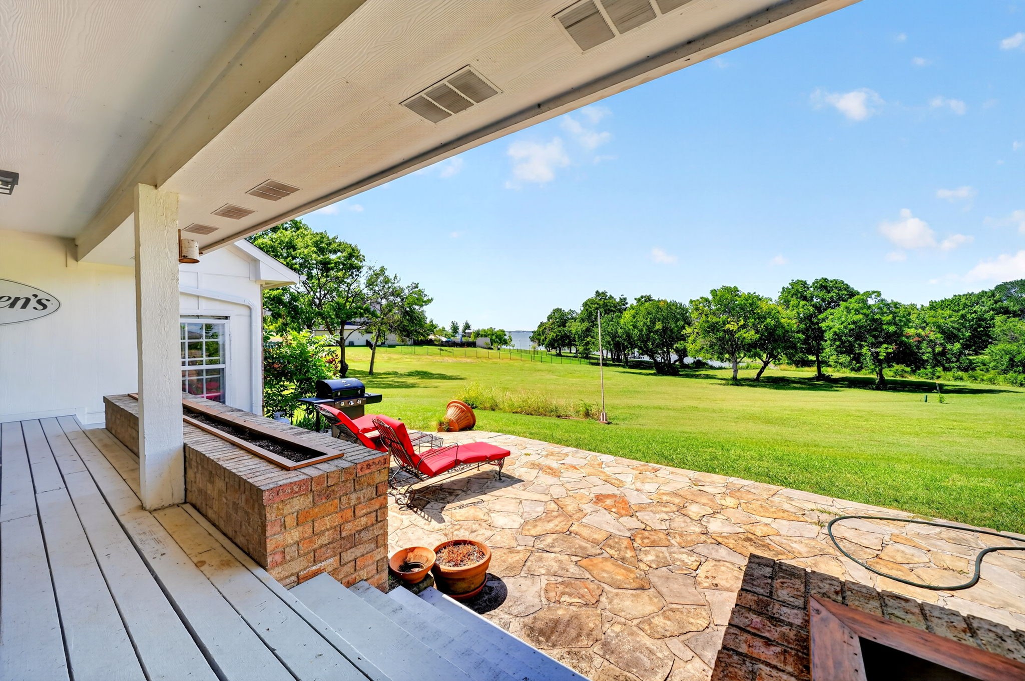 12 Meadowlake Drive