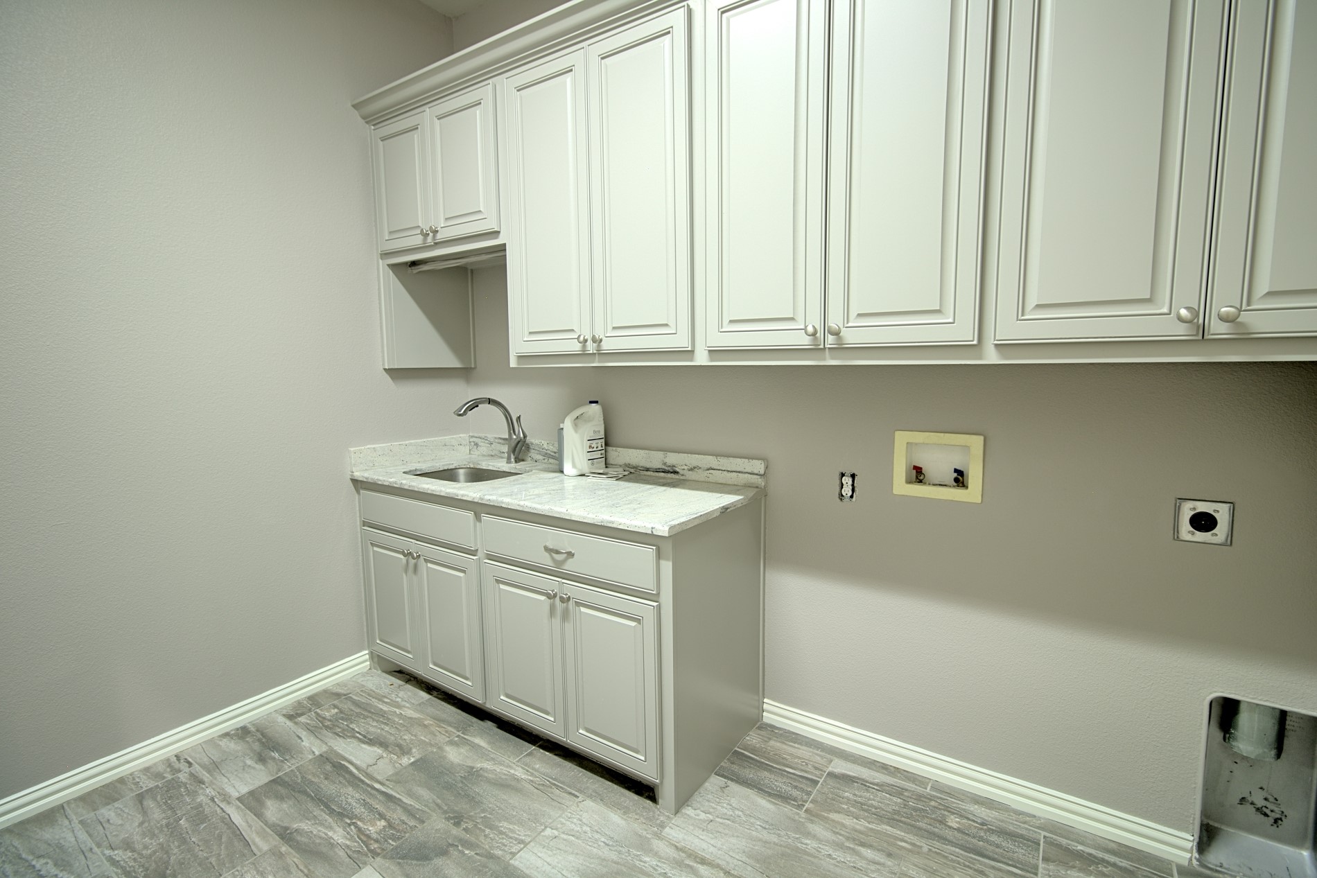 16661 Valley View