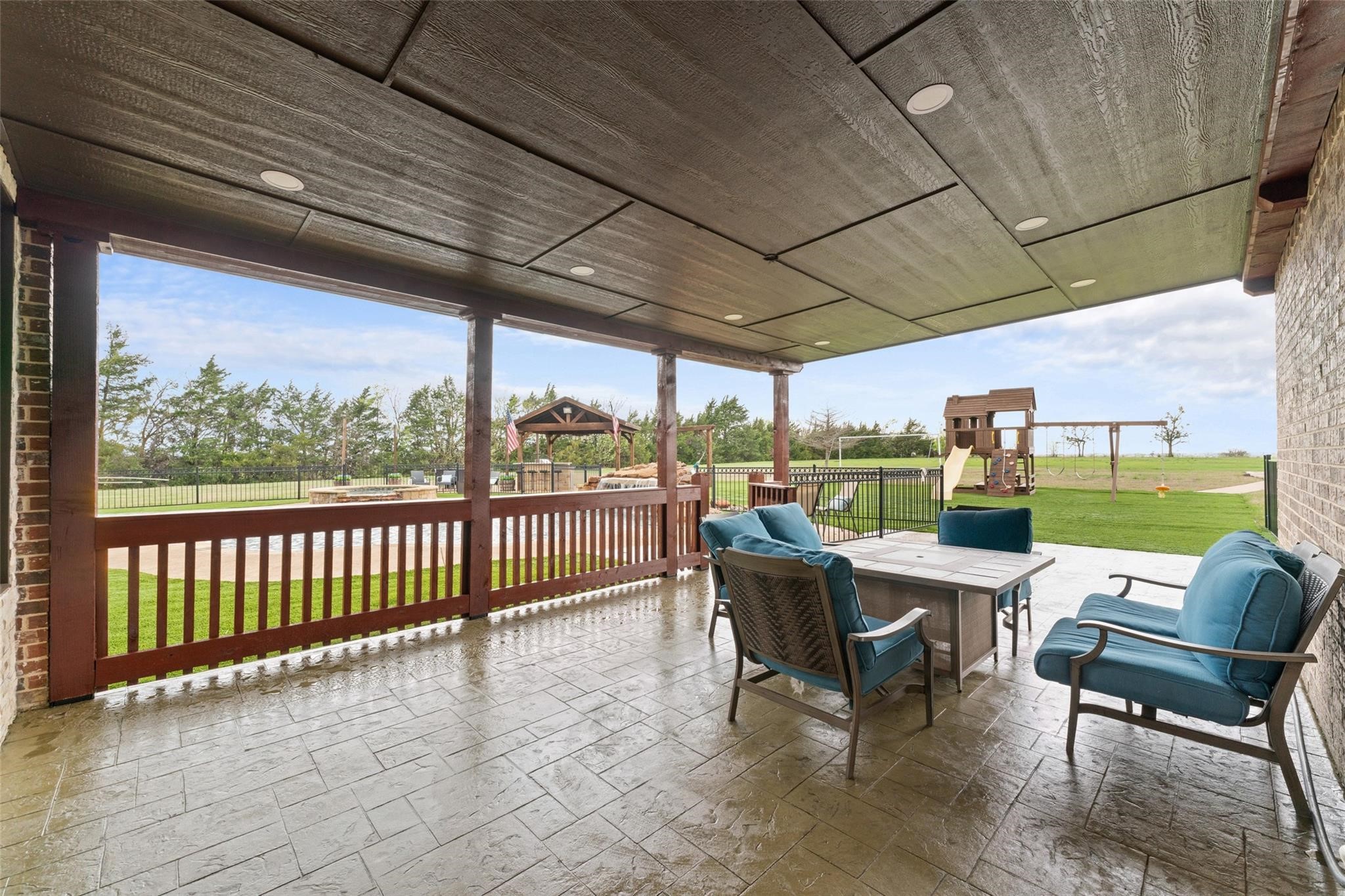 16661 Valley View