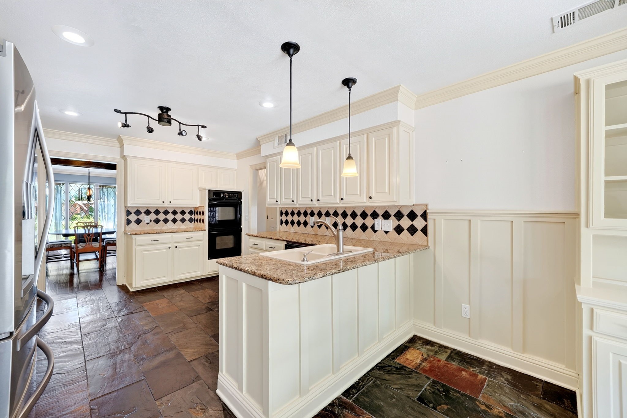 2121 Mcdaniel Circle