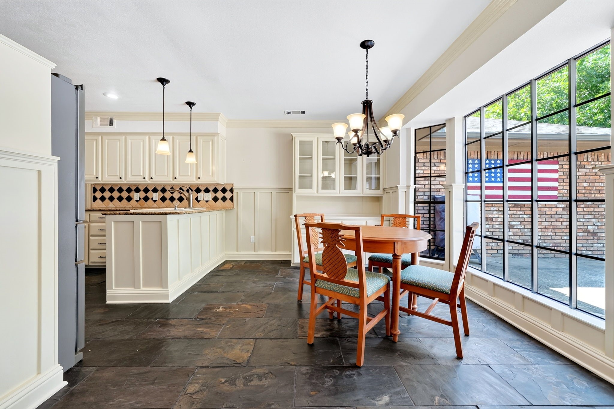 2121 Mcdaniel Circle