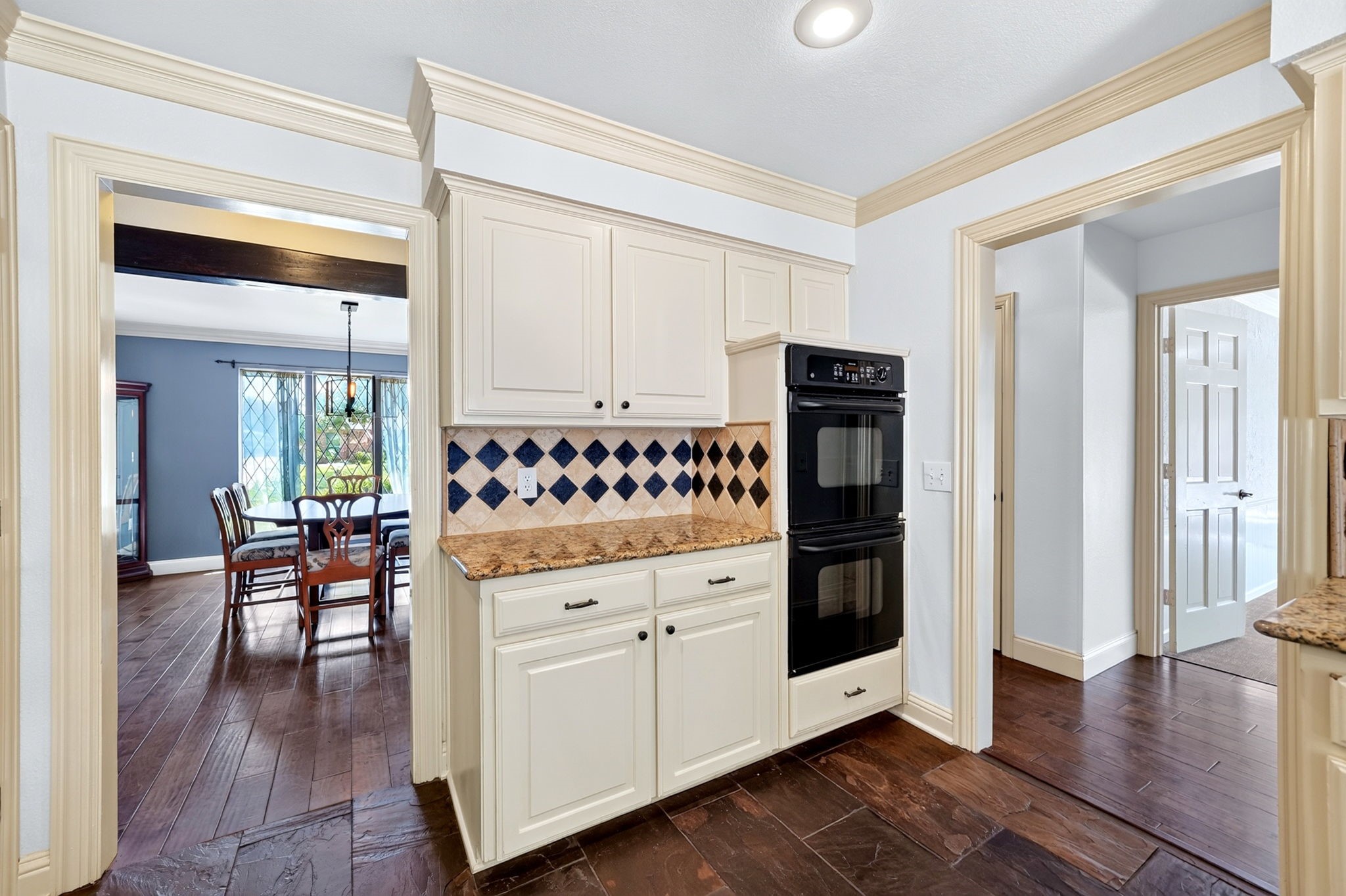 2121 Mcdaniel Circle