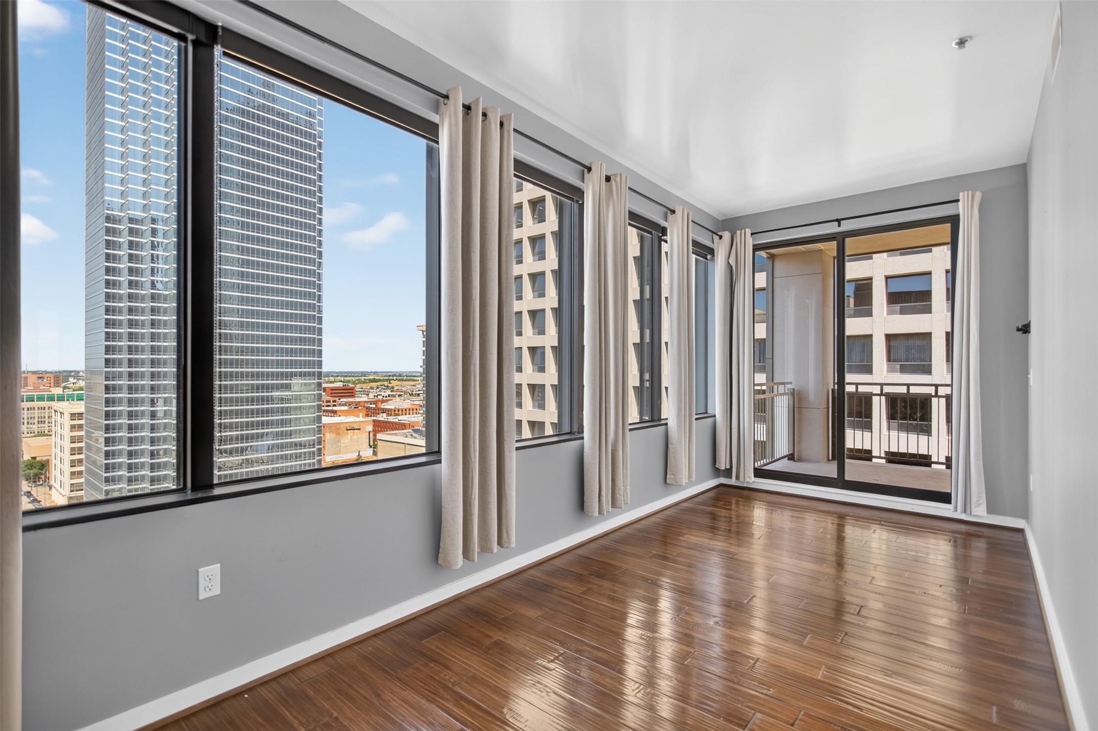 1200 Main Street 1506