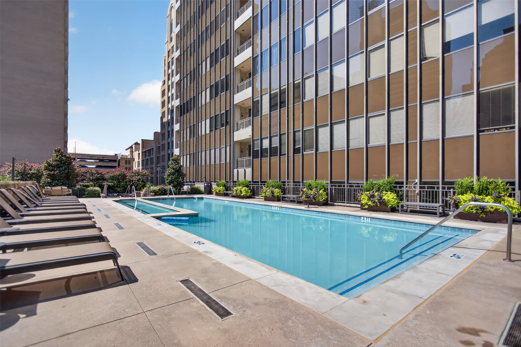 1200 Main Street 1506