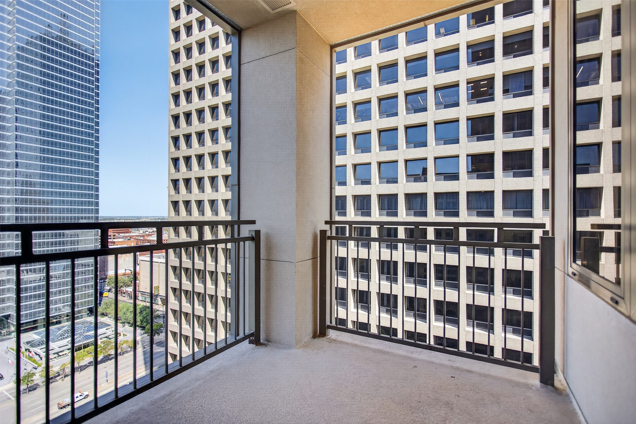 1200 Main Street 1506