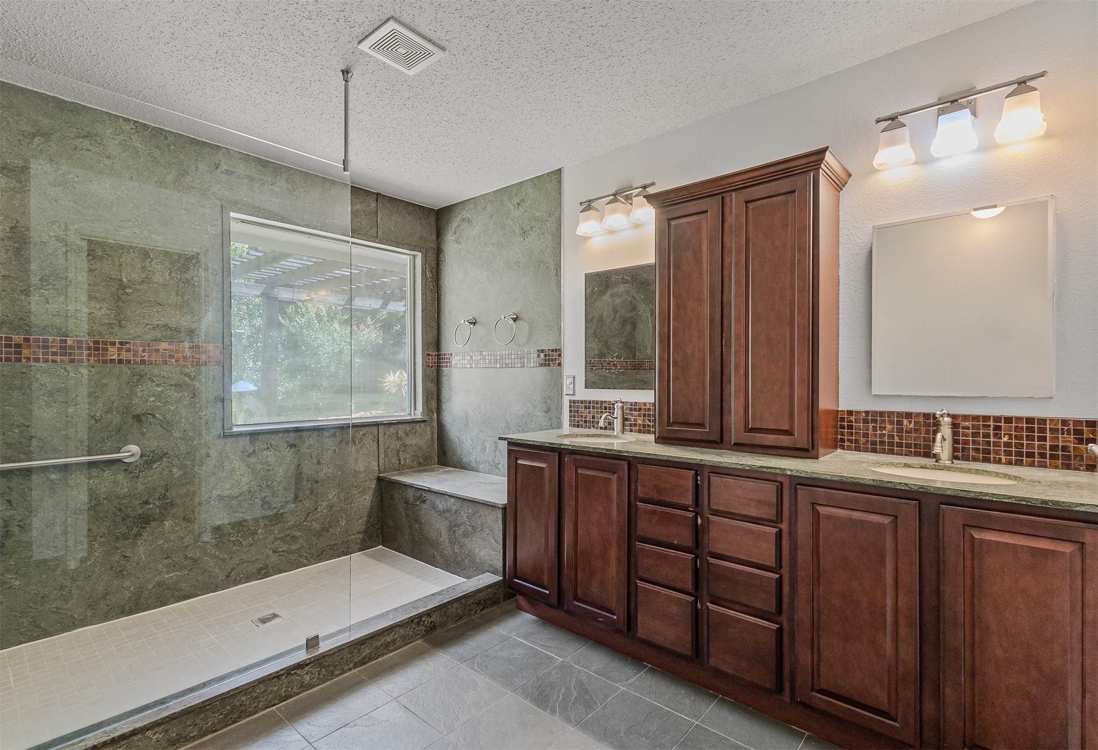 838 Oak Hollow Lane
