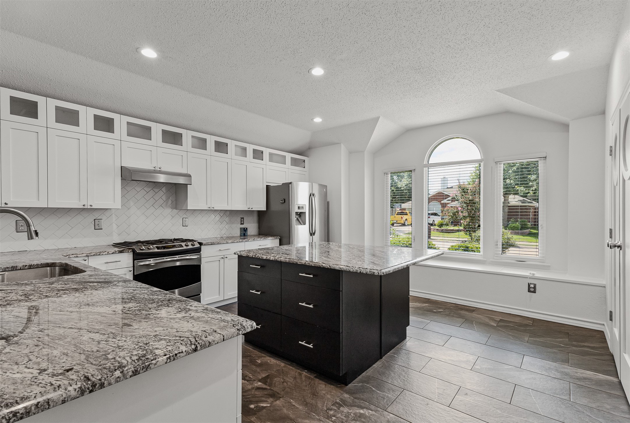 838 Oak Hollow Lane
