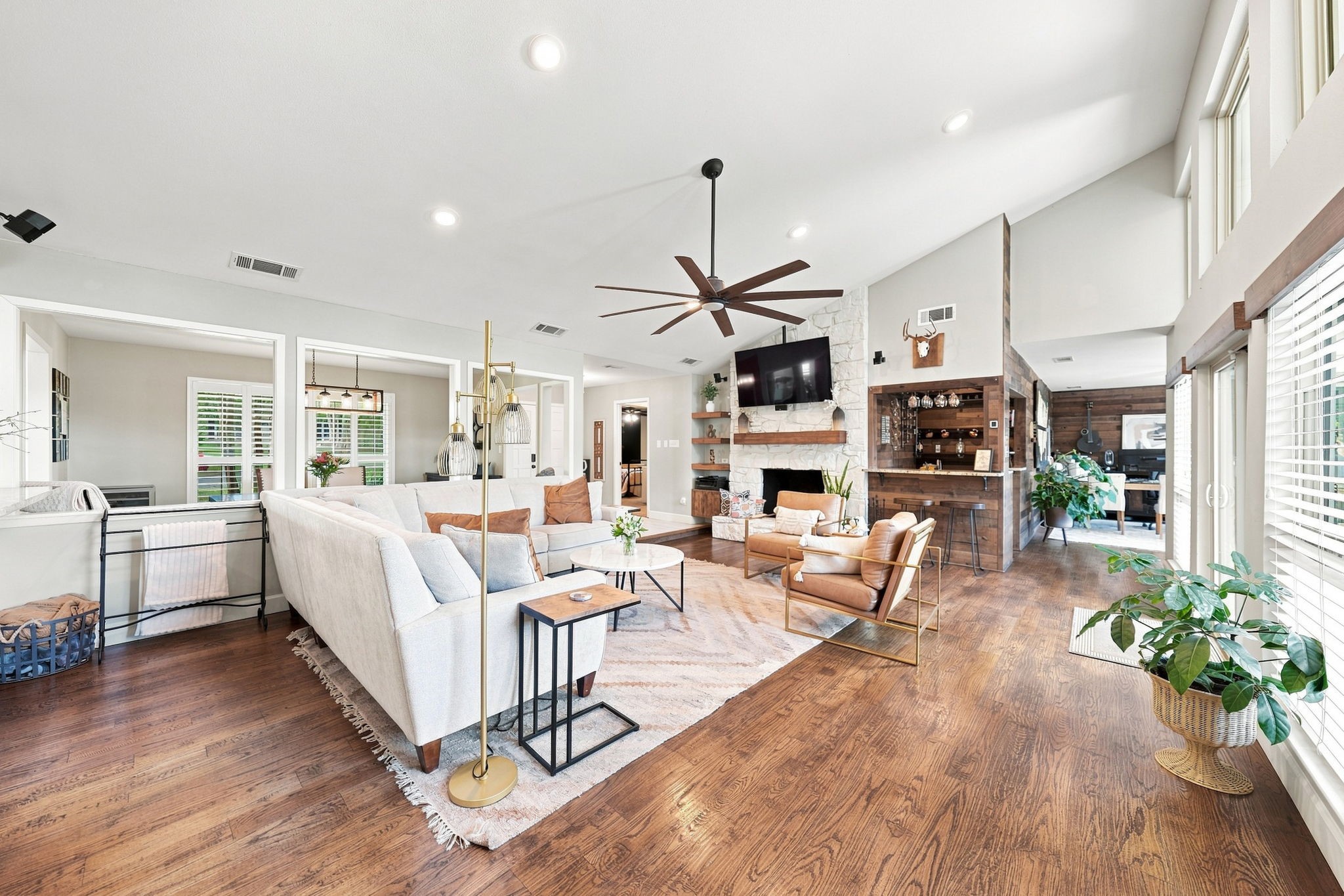 303 Russwood Street