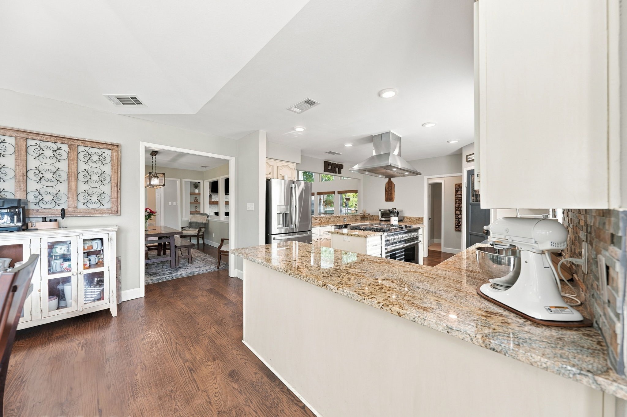 303 Russwood Street