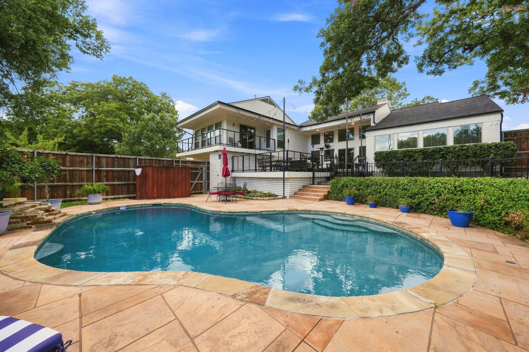 303 Russwood Street