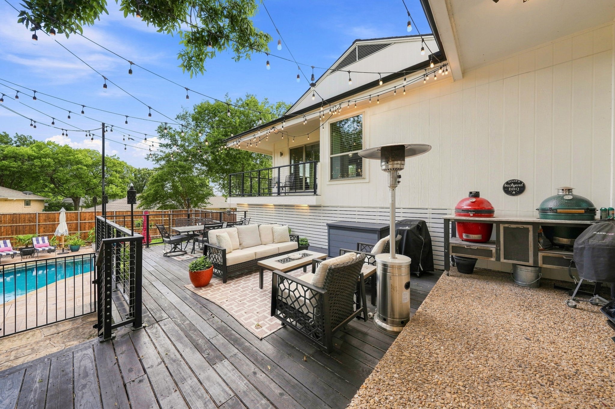 303 Russwood Street