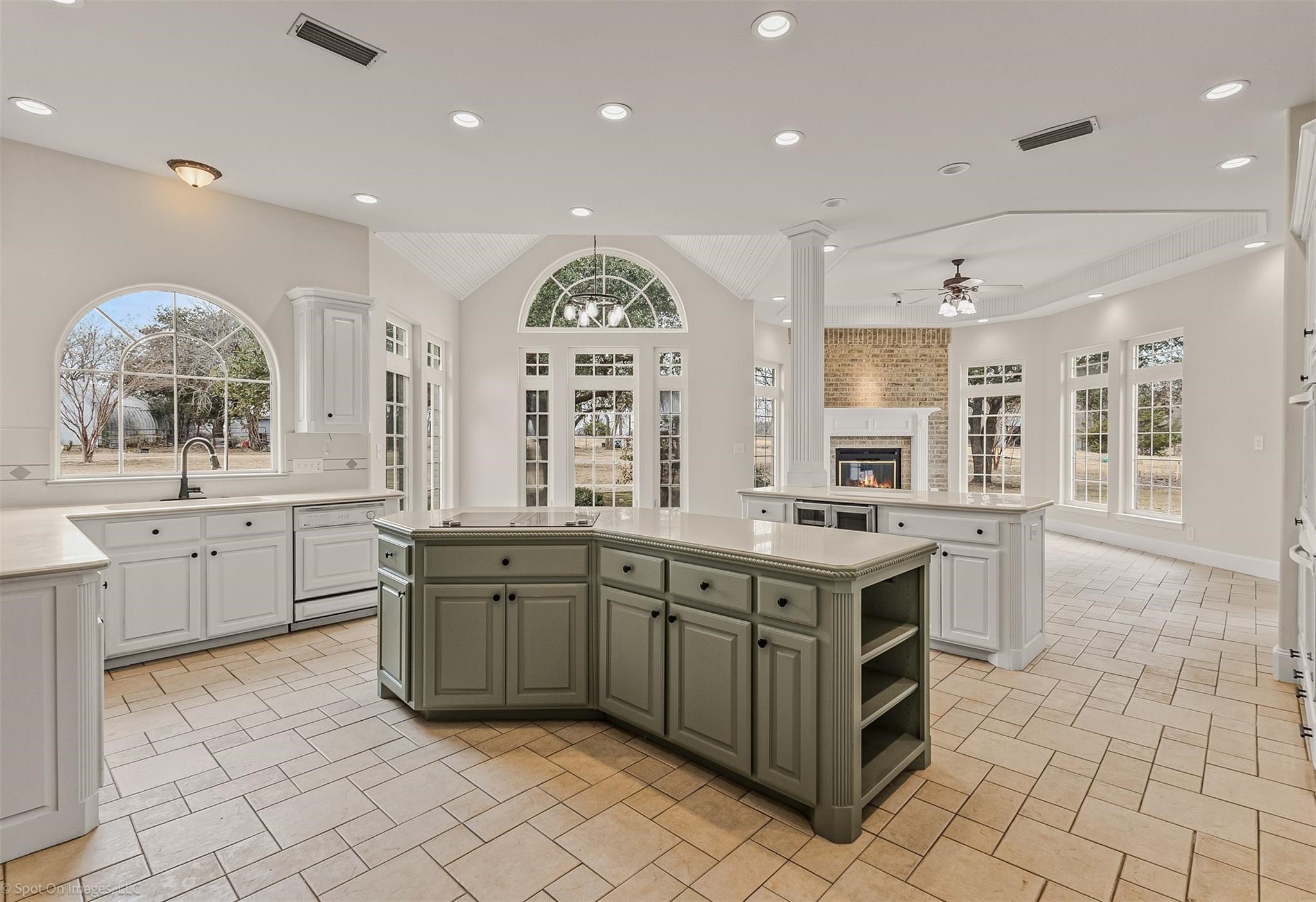 15183 Valley View