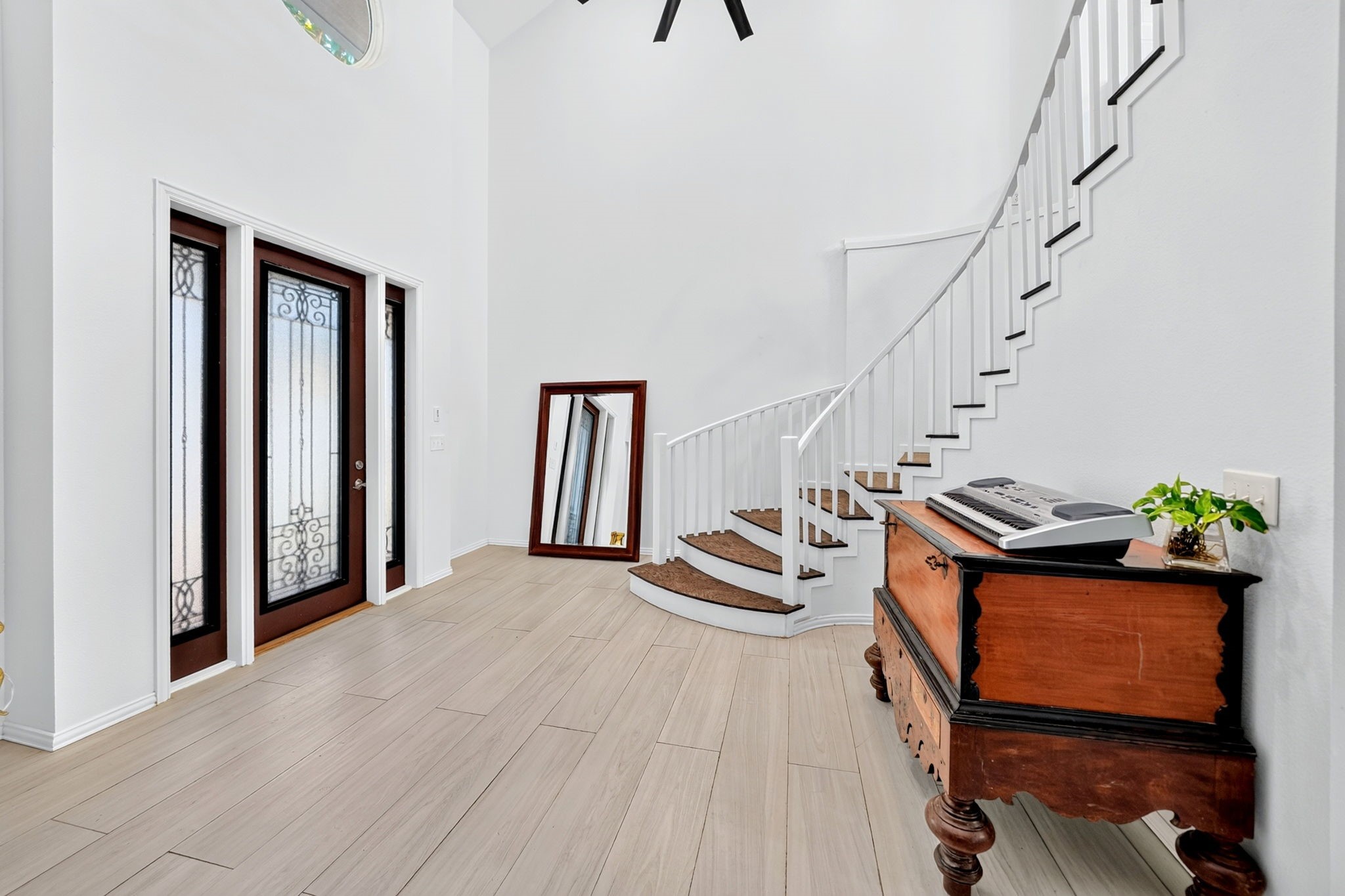 3422 Lakeside Drive