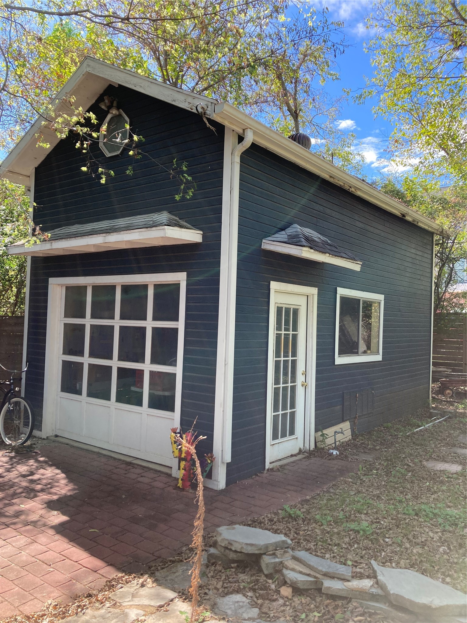 1409 N Austin Street