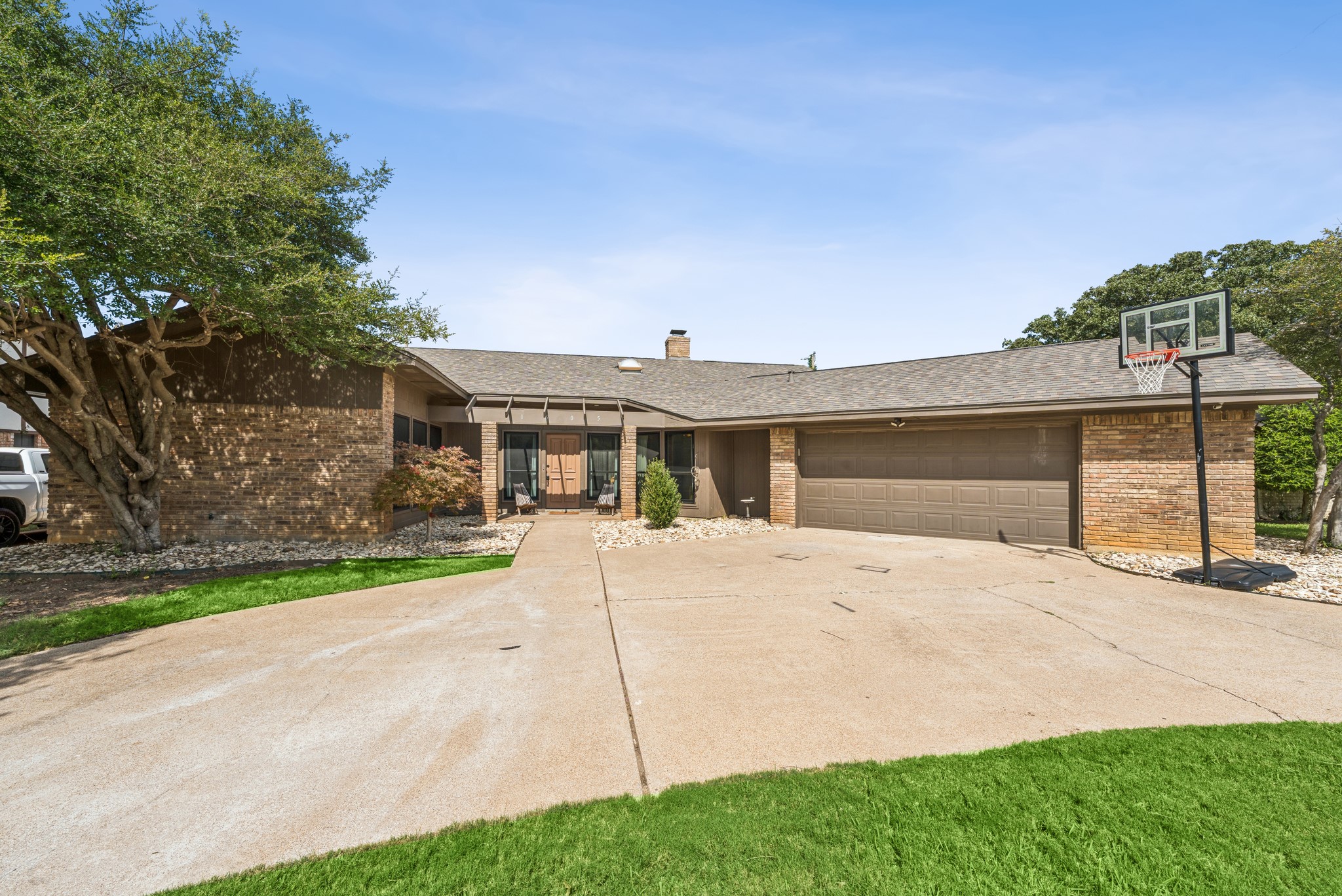1905 Reverchon Drive