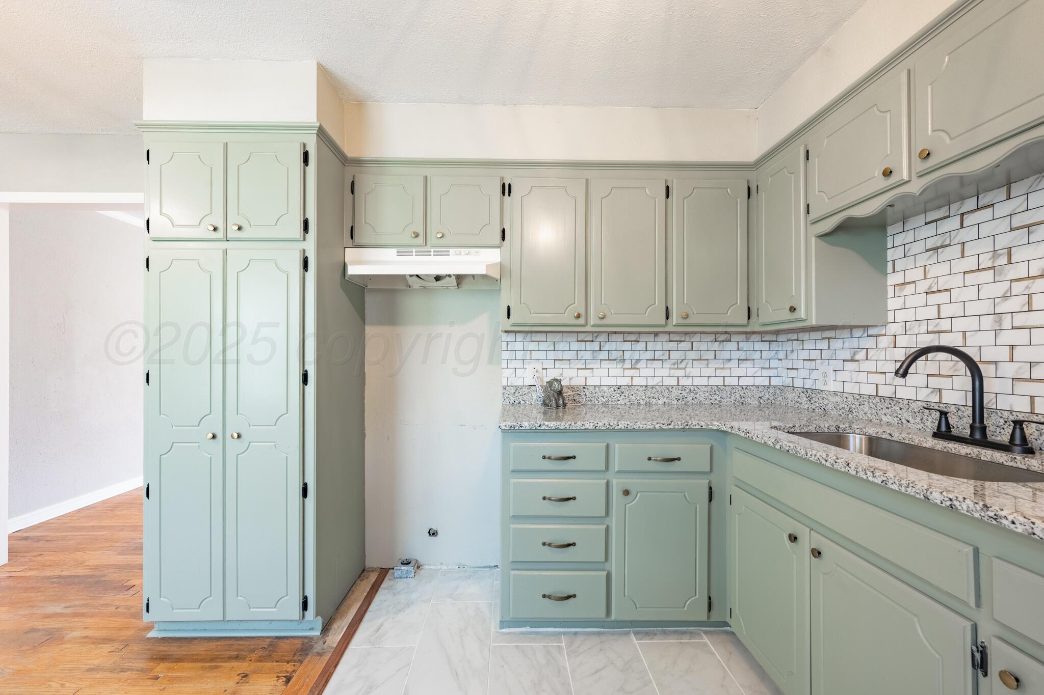 4014 S LIPSCOMB Street