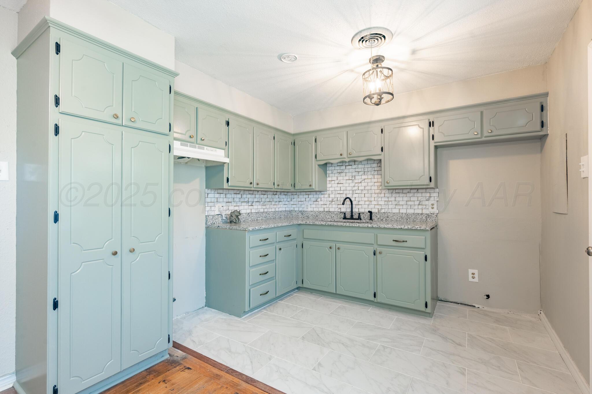 4014 S LIPSCOMB Street