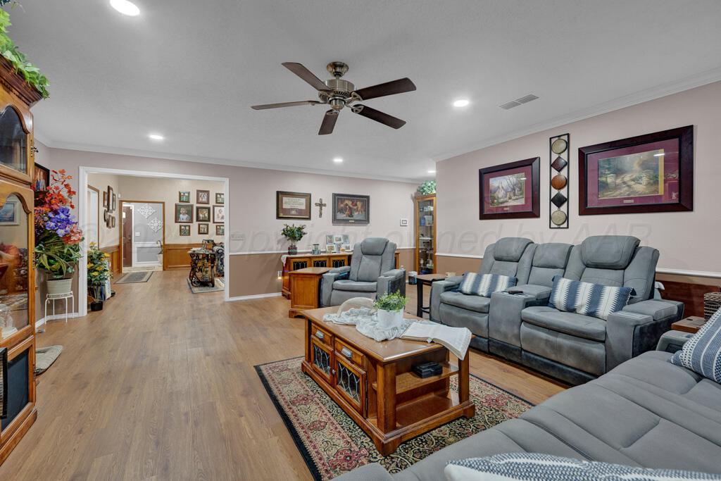 5105 BLACK OAK Drive
