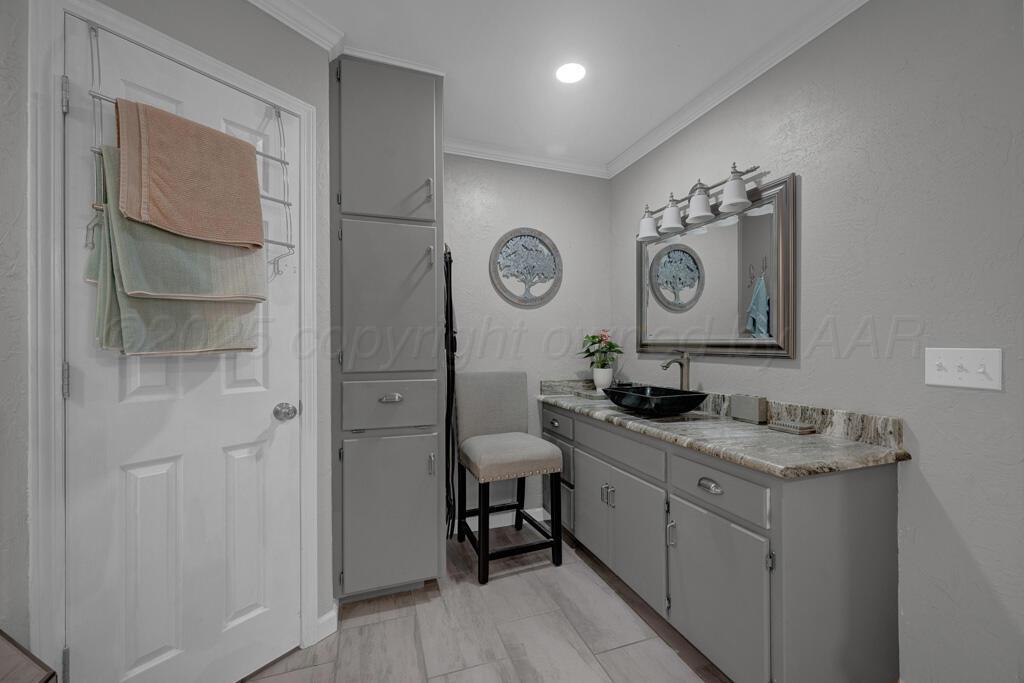 5105 BLACK OAK Drive