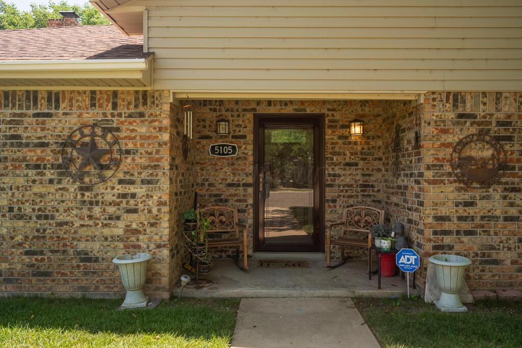 5105 BLACK OAK Drive
