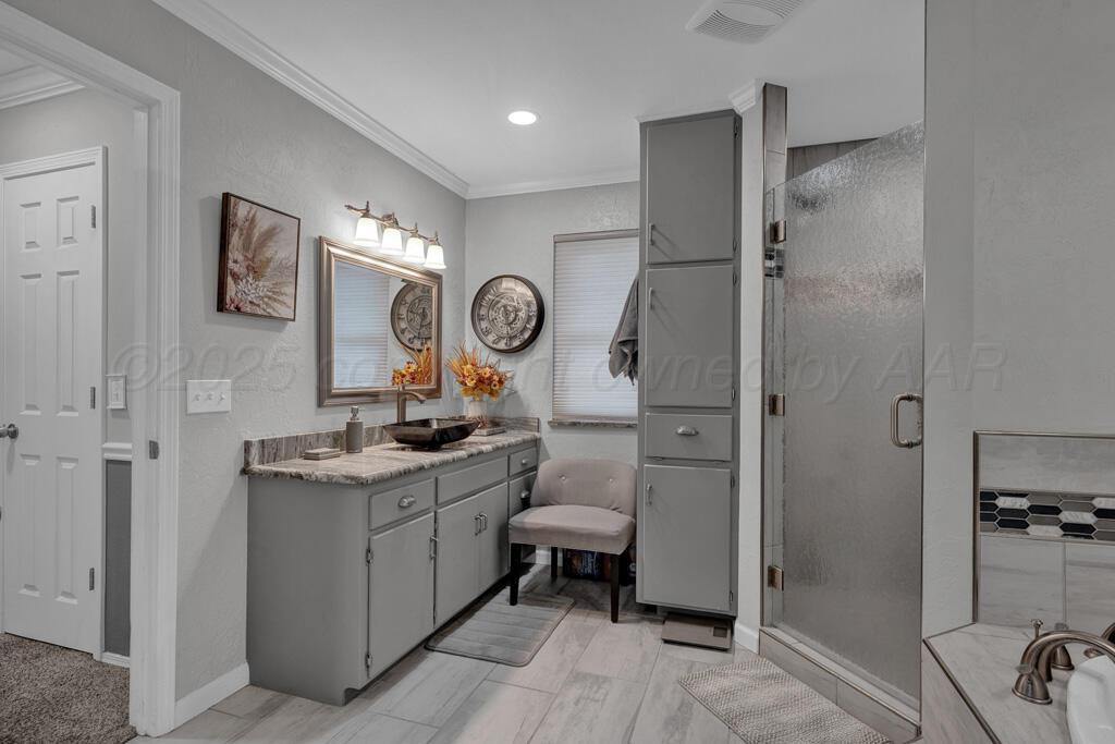 5105 BLACK OAK Drive