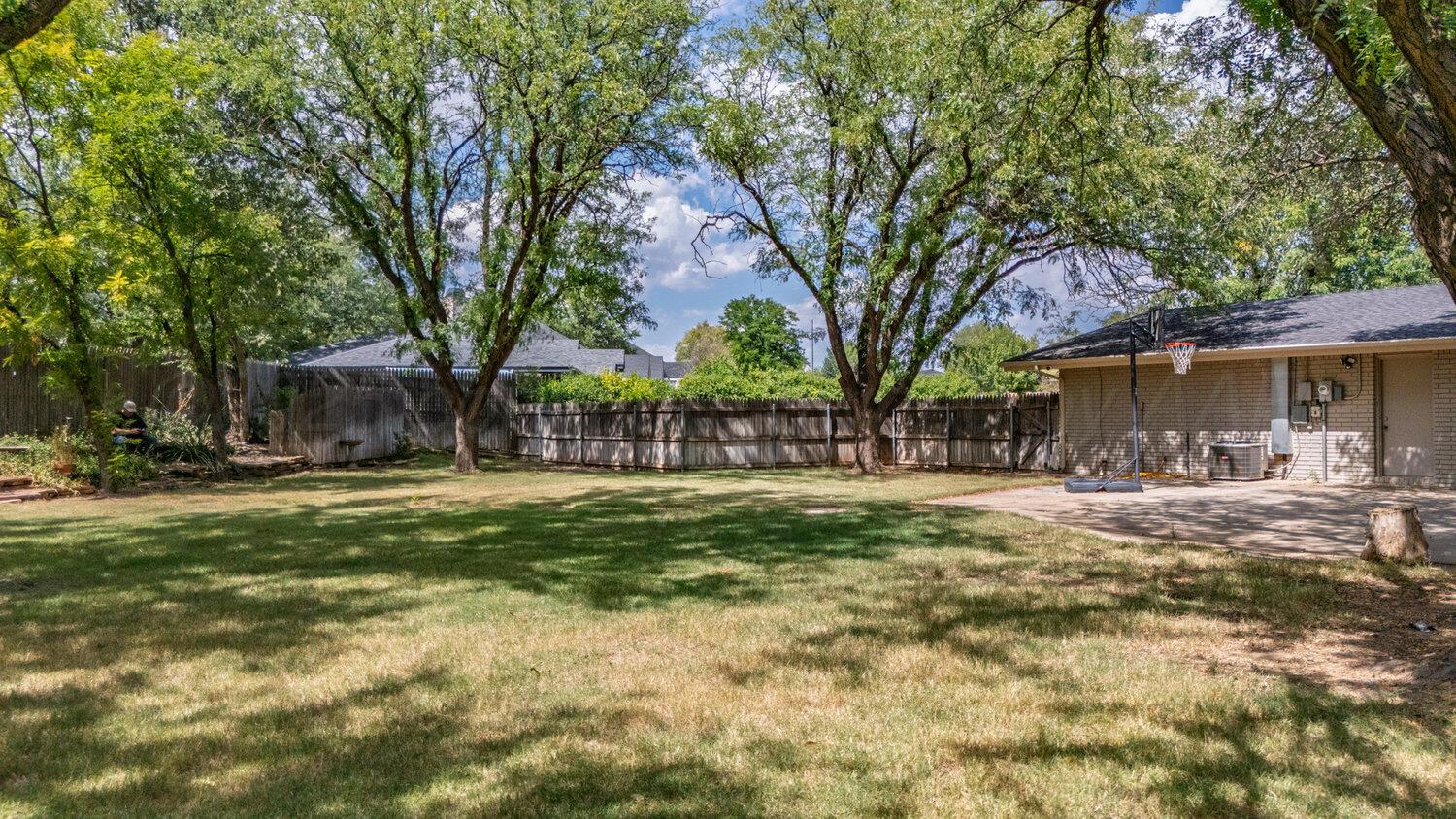 81 COUNTRY CLUB Drive