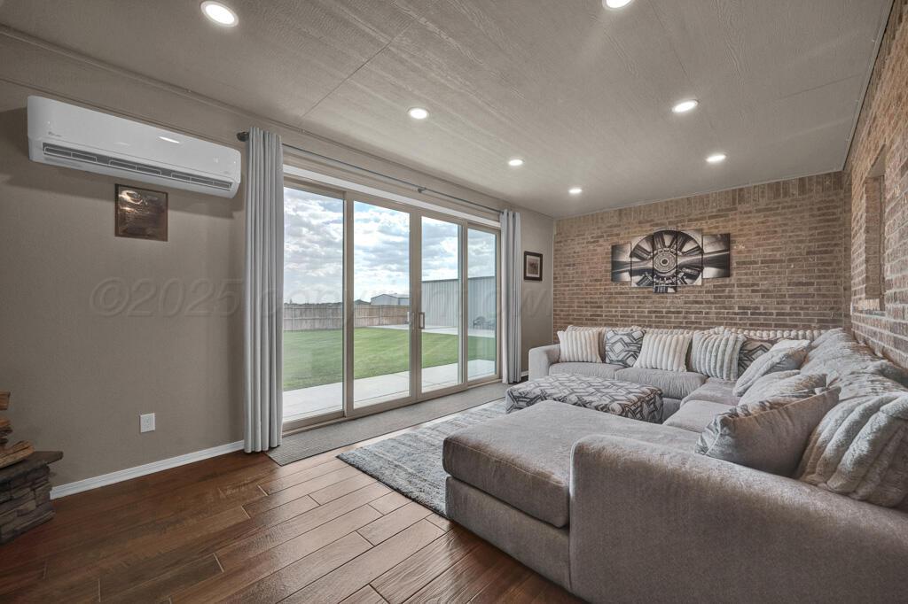 8845 PAINTBRUSH Drive