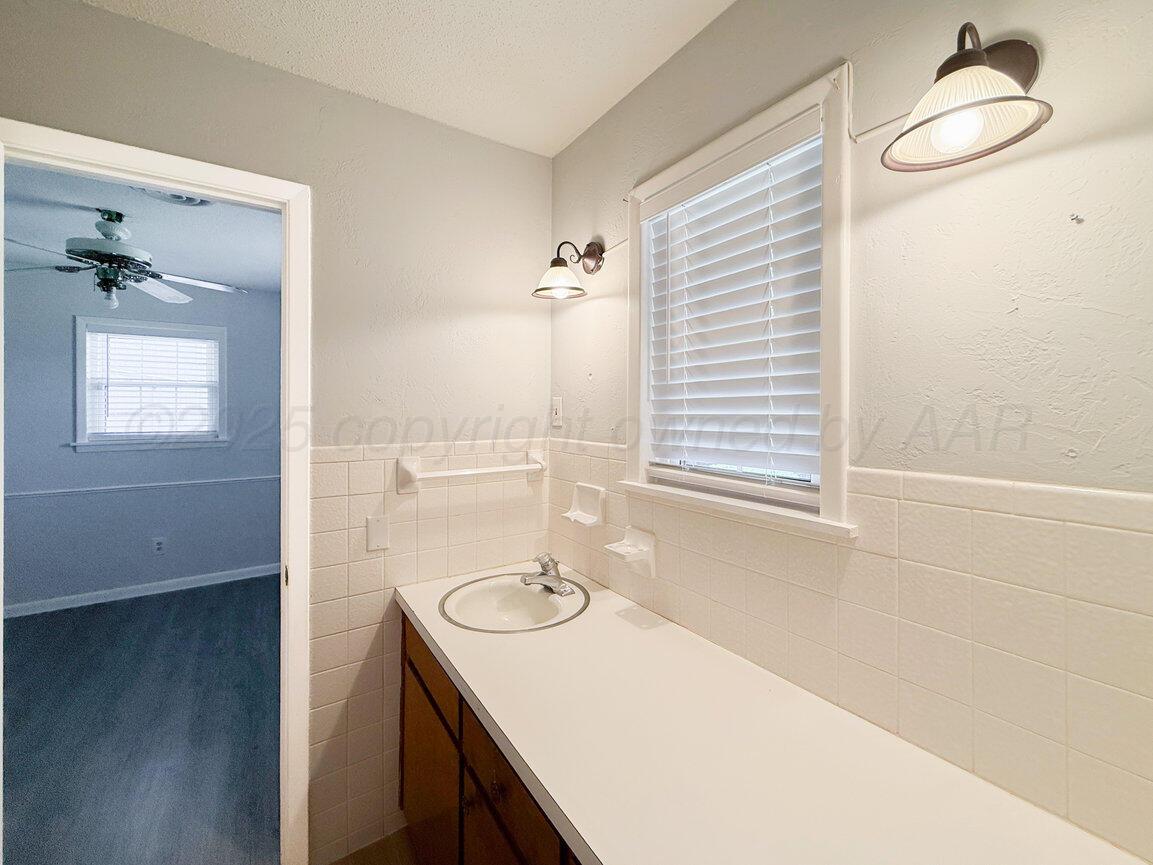 5205 SHEPHERD Avenue