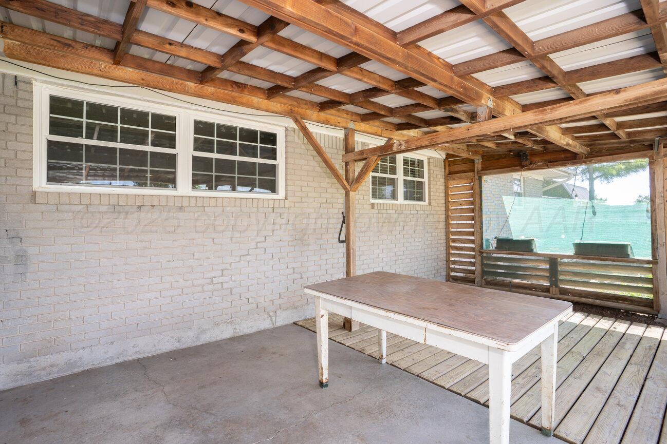 5205 SHEPHERD Avenue