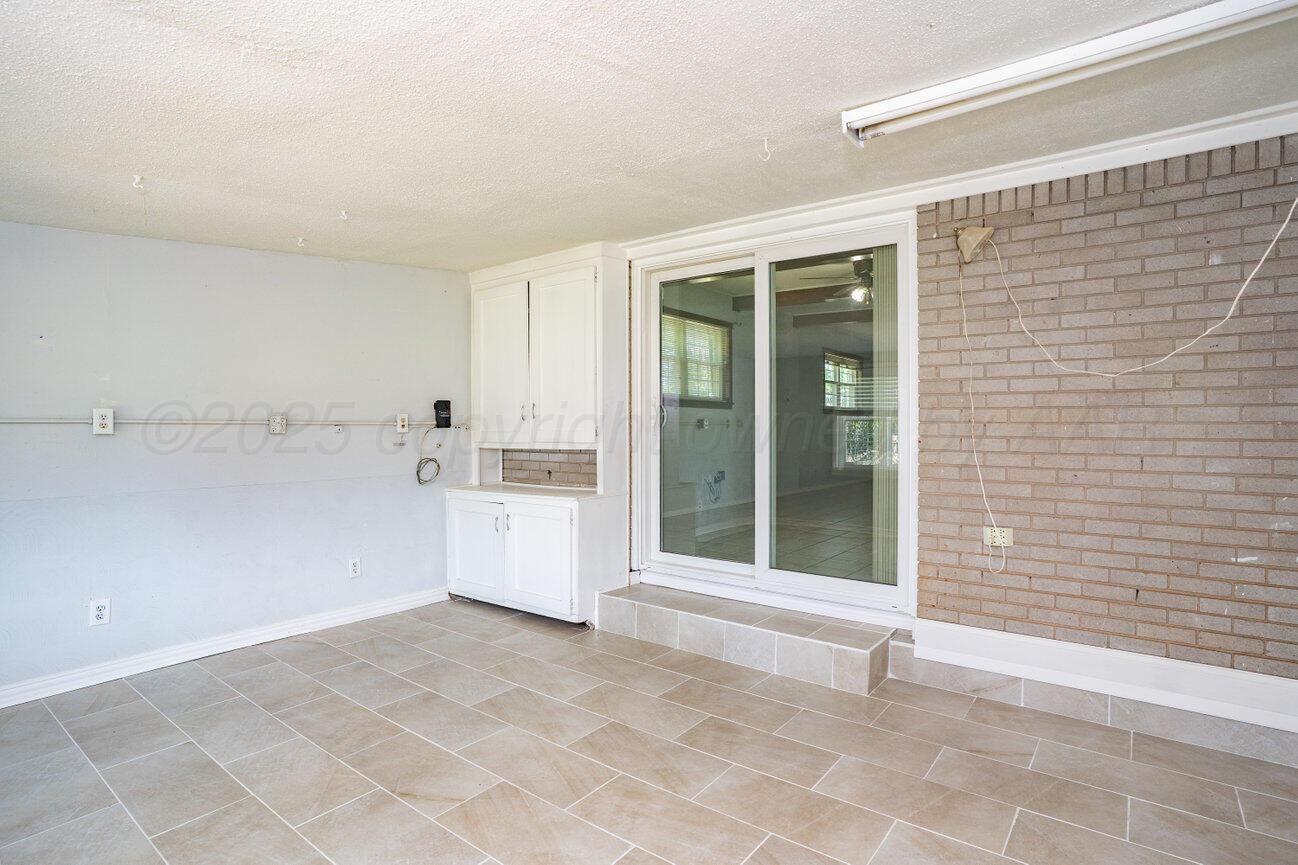 5205 SHEPHERD Avenue