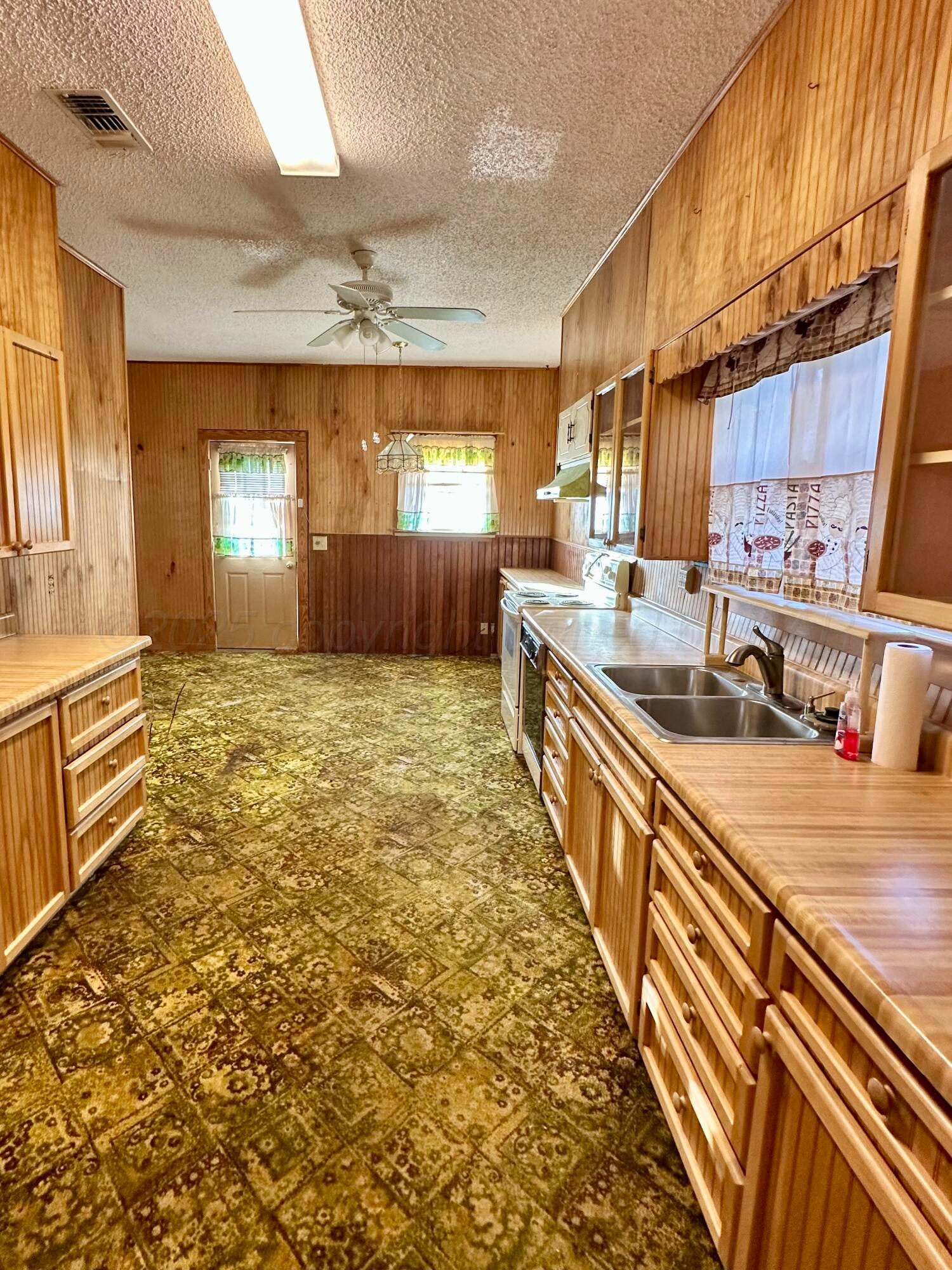 503 N N Crosby Avenue, Tulia