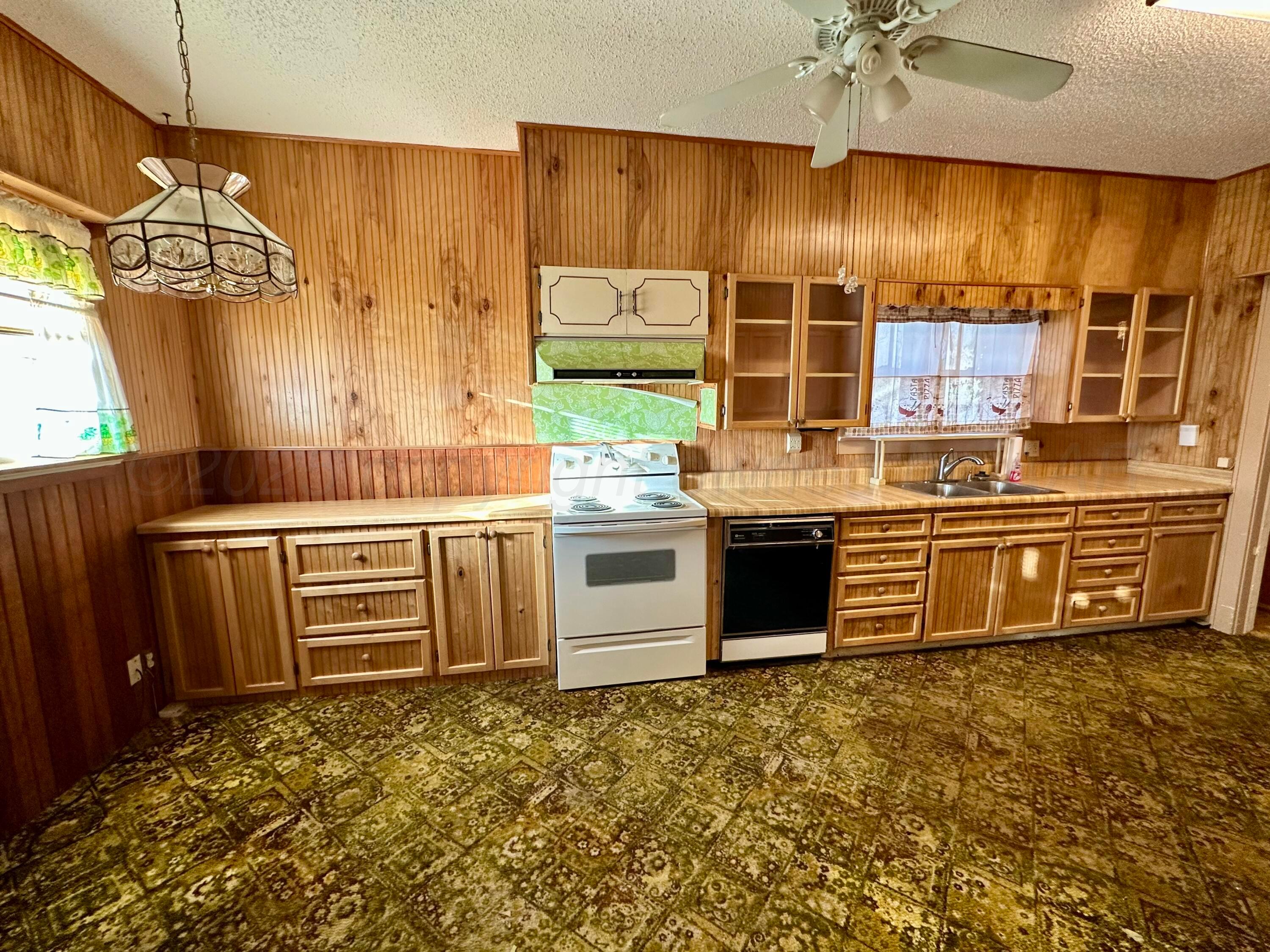 503 N N Crosby Avenue, Tulia