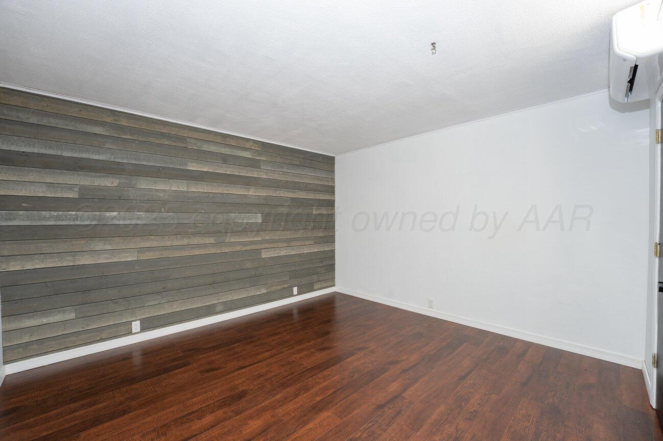 81 COUNTRY CLUB Drive