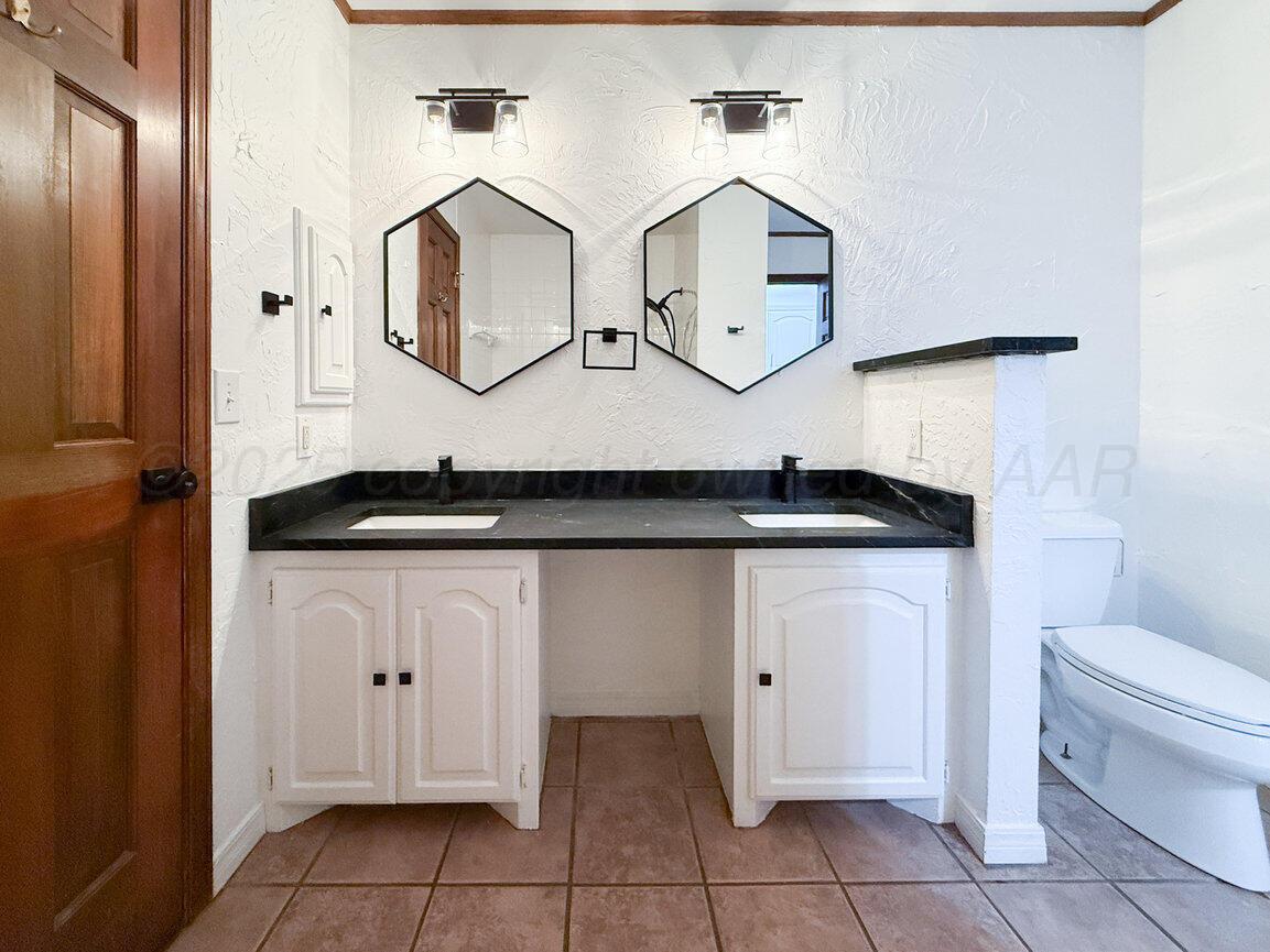 81 COUNTRY CLUB Drive