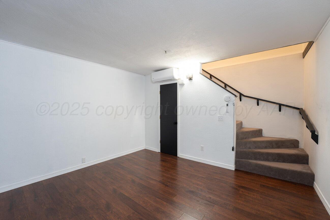 81 COUNTRY CLUB Drive